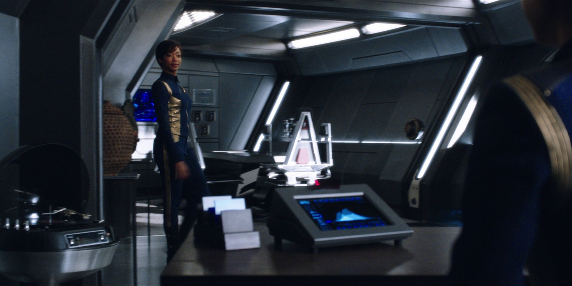 extant_StarTrekDiscovery_1x01-AVulcanHello_0765.jpg