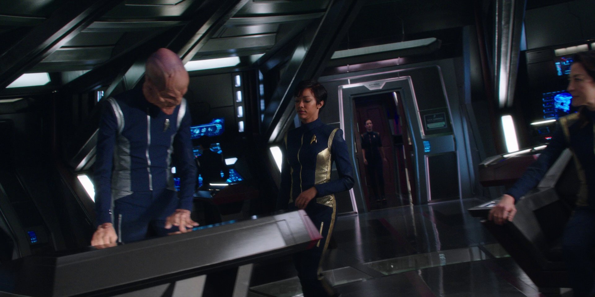 extant_StarTrekDiscovery_1x01-AVulcanHello_0895.jpg