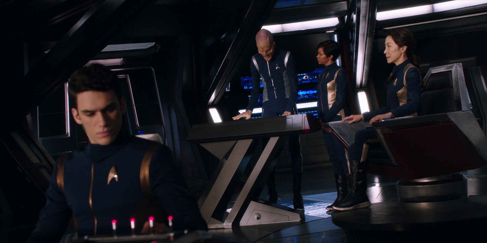 extant_StarTrekDiscovery_1x01-AVulcanHello_0912.jpg