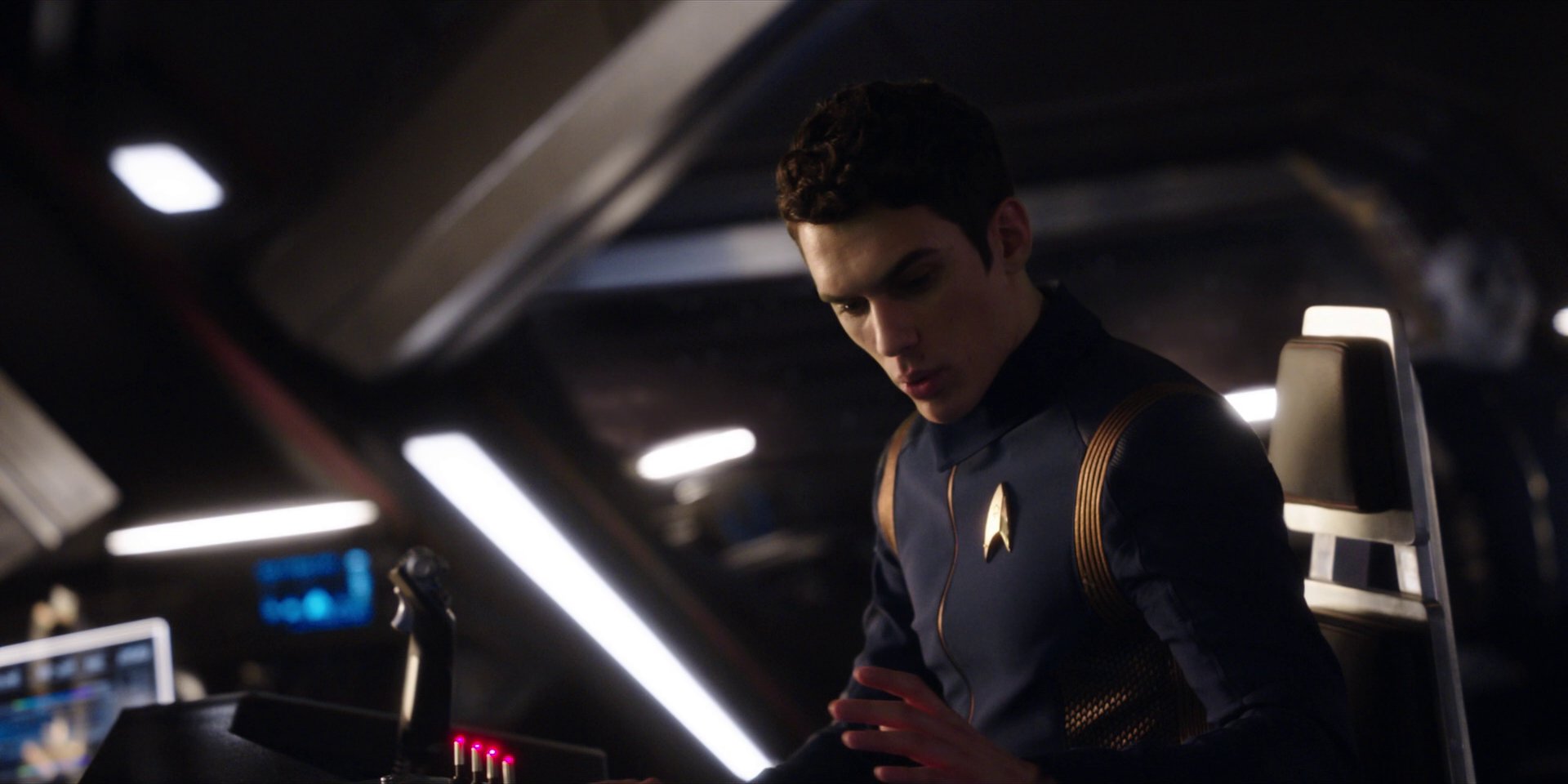 extant_StarTrekDiscovery_1x01-AVulcanHello_1855.jpg