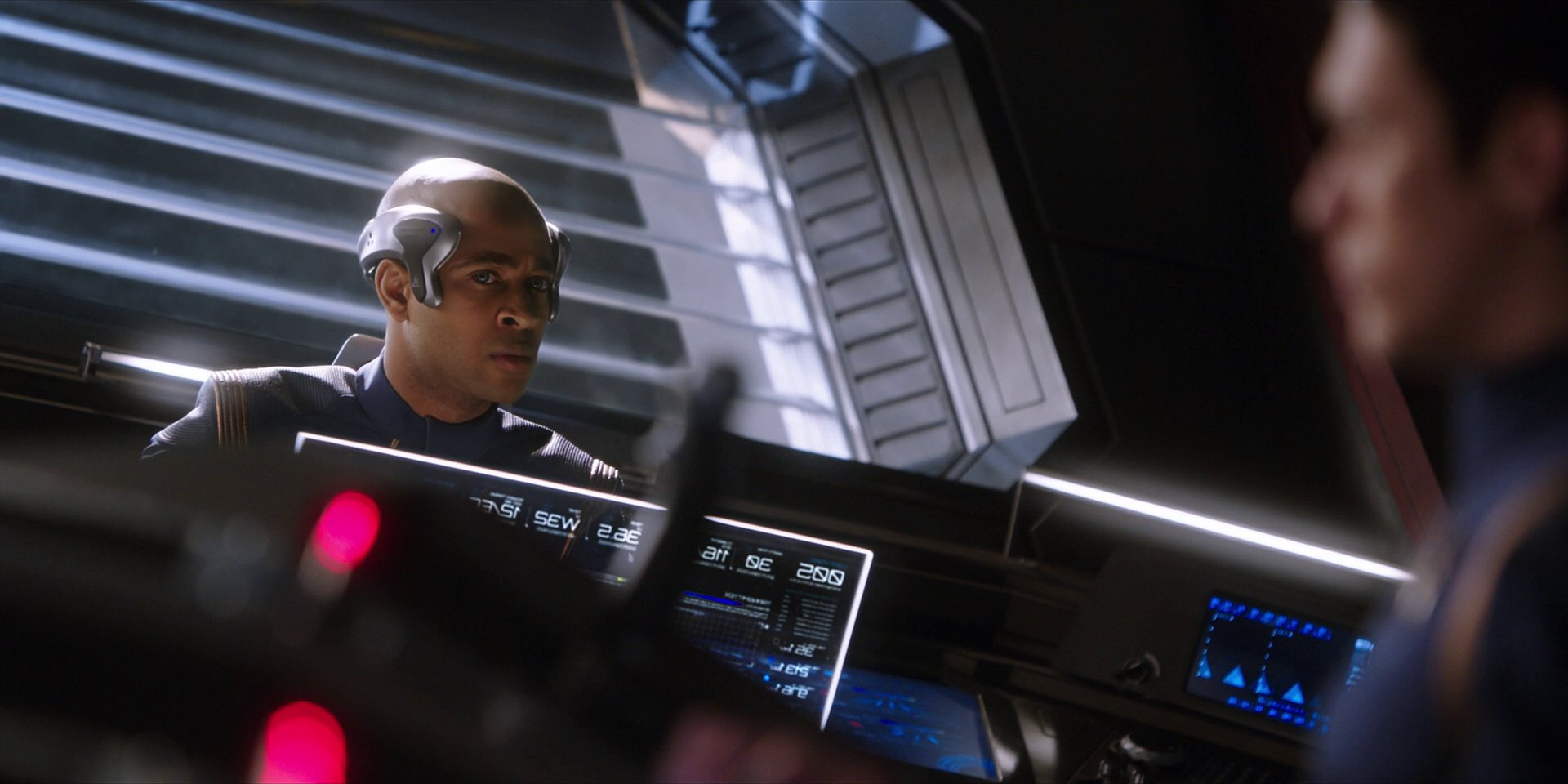 extant_StarTrekDiscovery_1x01-AVulcanHello_2436.jpg