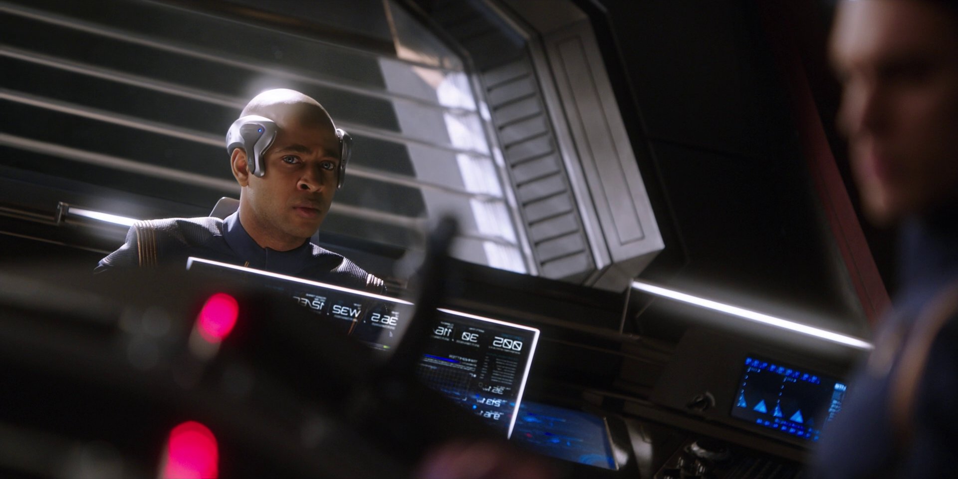 extant_StarTrekDiscovery_1x01-AVulcanHello_2437.jpg