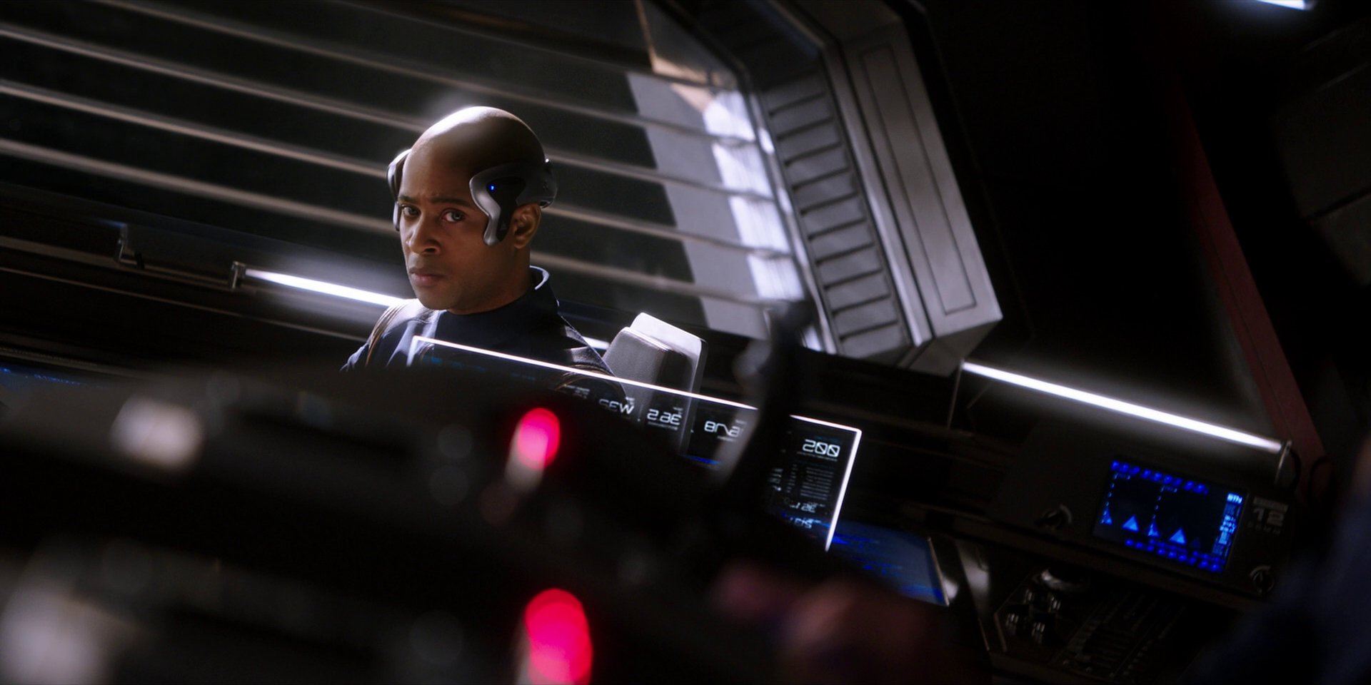 extant_StarTrekDiscovery_1x01-AVulcanHello_2537.jpg
