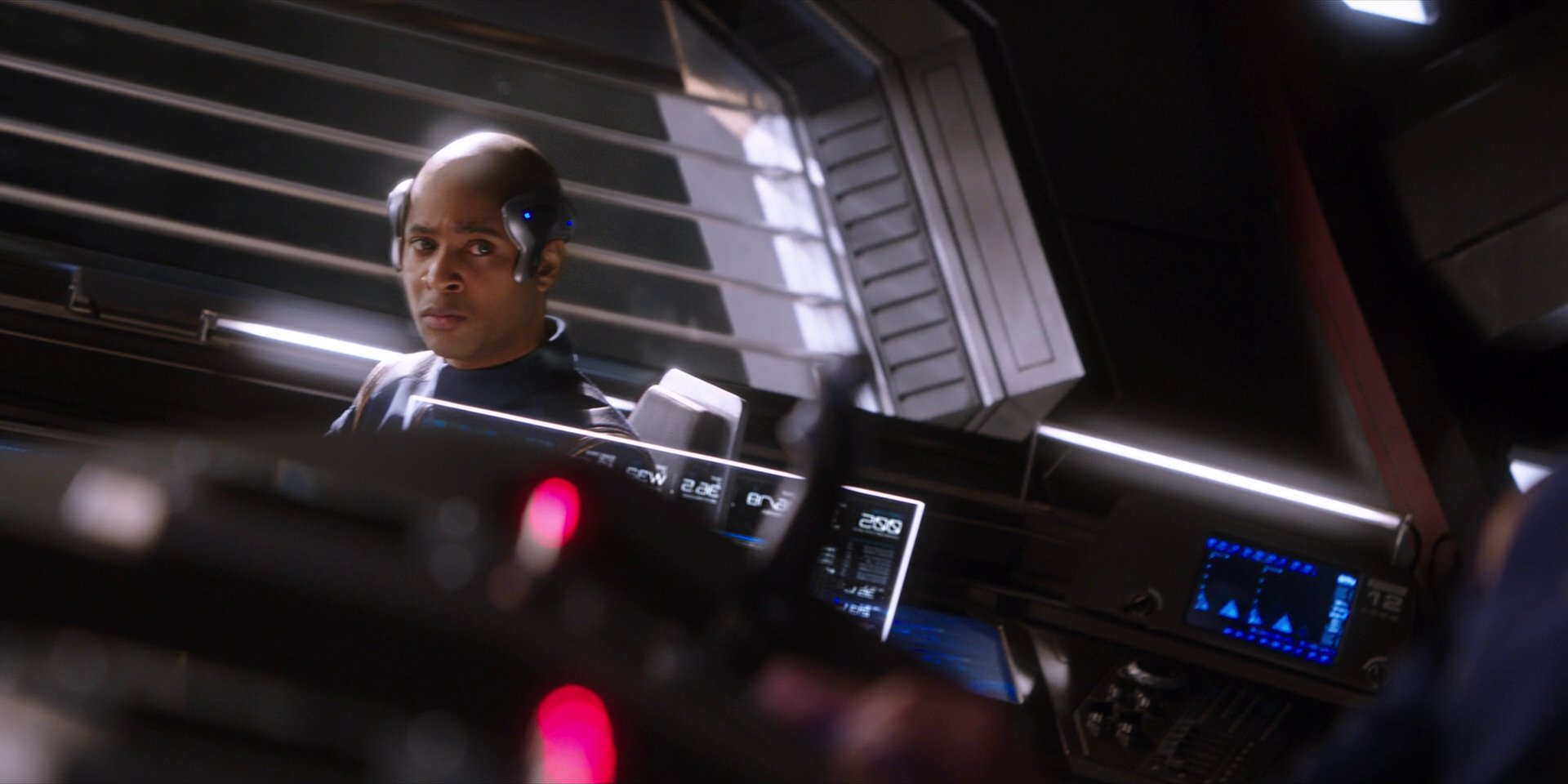 extant_StarTrekDiscovery_1x01-AVulcanHello_2590.jpg