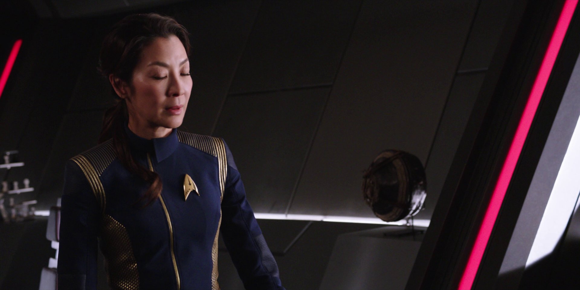 extant_StarTrekDiscovery_1x01-AVulcanHello_3421.jpg