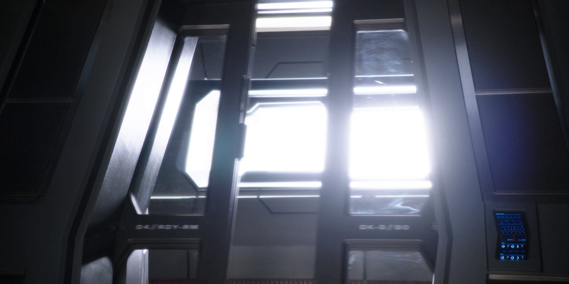 extant_StarTrekDiscovery_1x01-AVulcanHello_3503.jpg