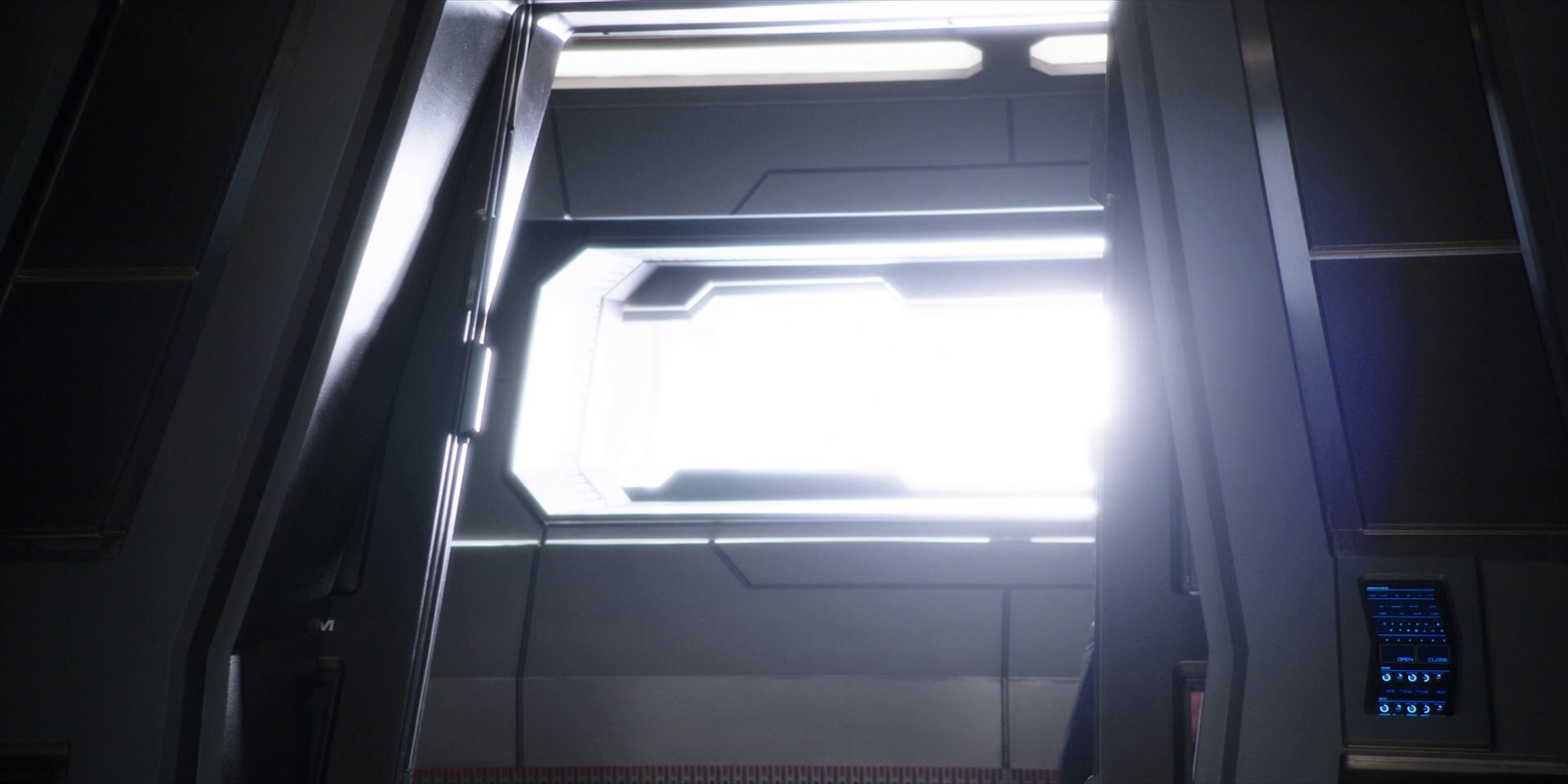 extant_StarTrekDiscovery_1x01-AVulcanHello_3504.jpg