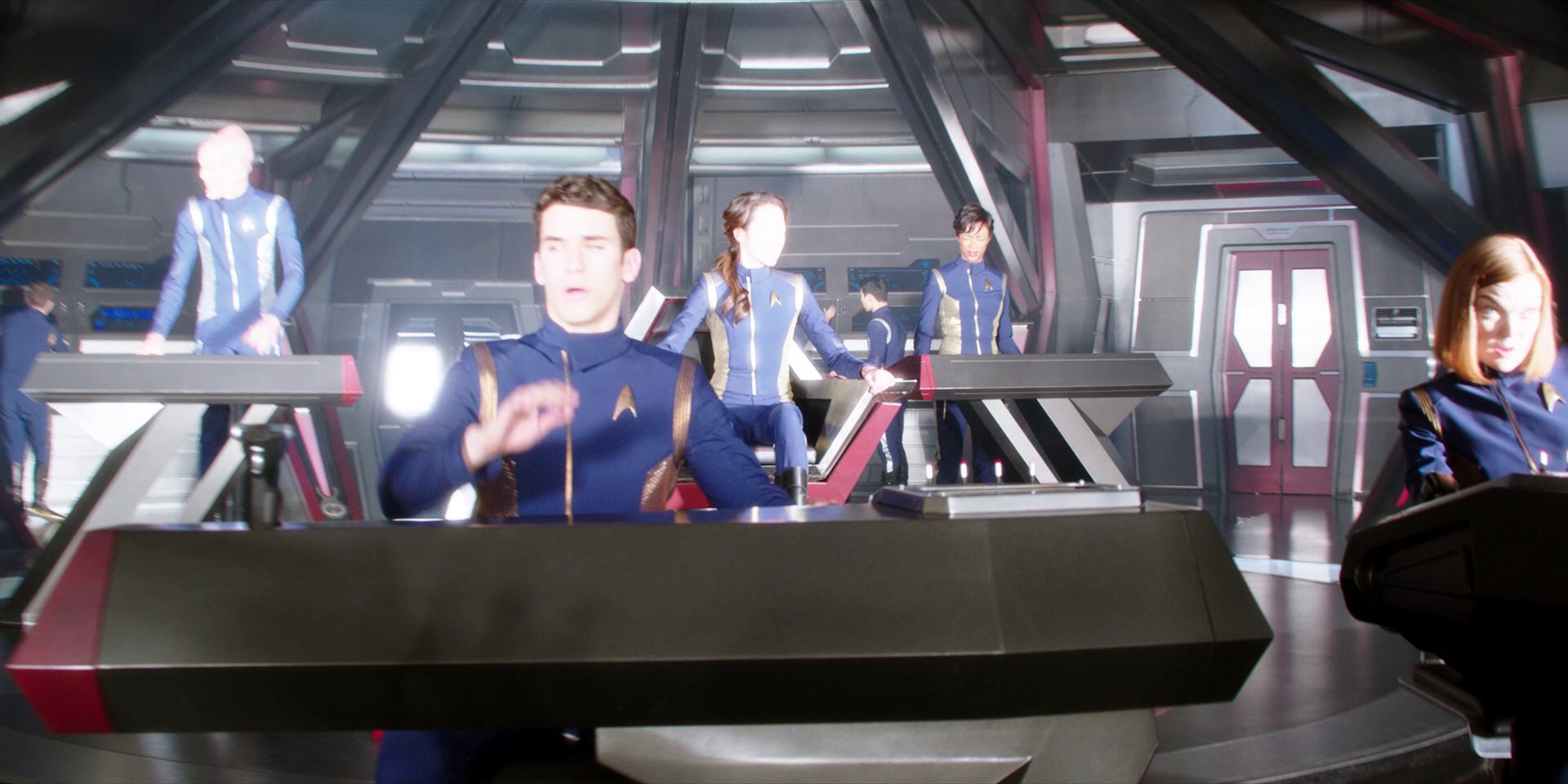 extant_StarTrekDiscovery_1x01-AVulcanHello_3547.jpg