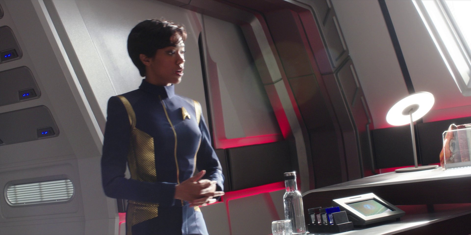 extant_StarTrekDiscovery_1x01-AVulcanHello_3641.jpg
