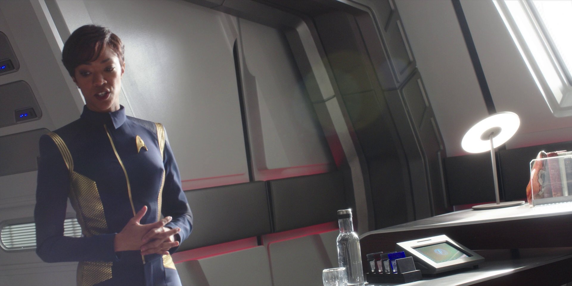 extant_StarTrekDiscovery_1x01-AVulcanHello_3643.jpg