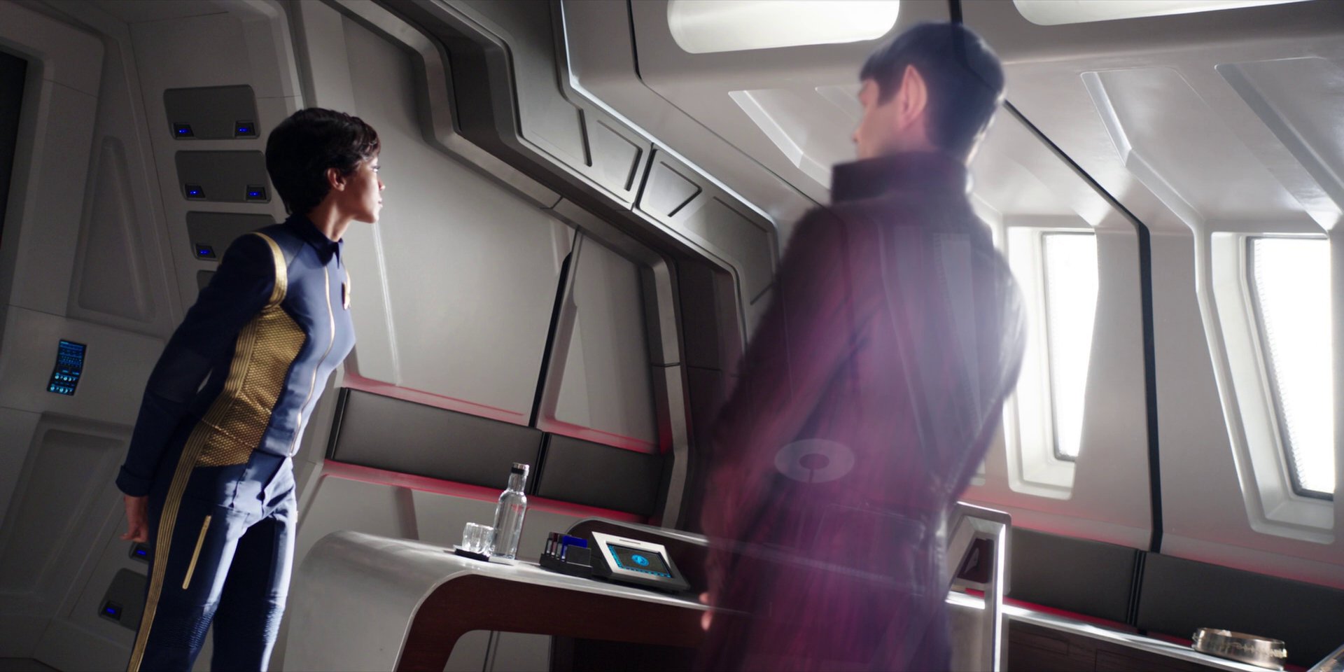 extant_StarTrekDiscovery_1x01-AVulcanHello_3697.jpg