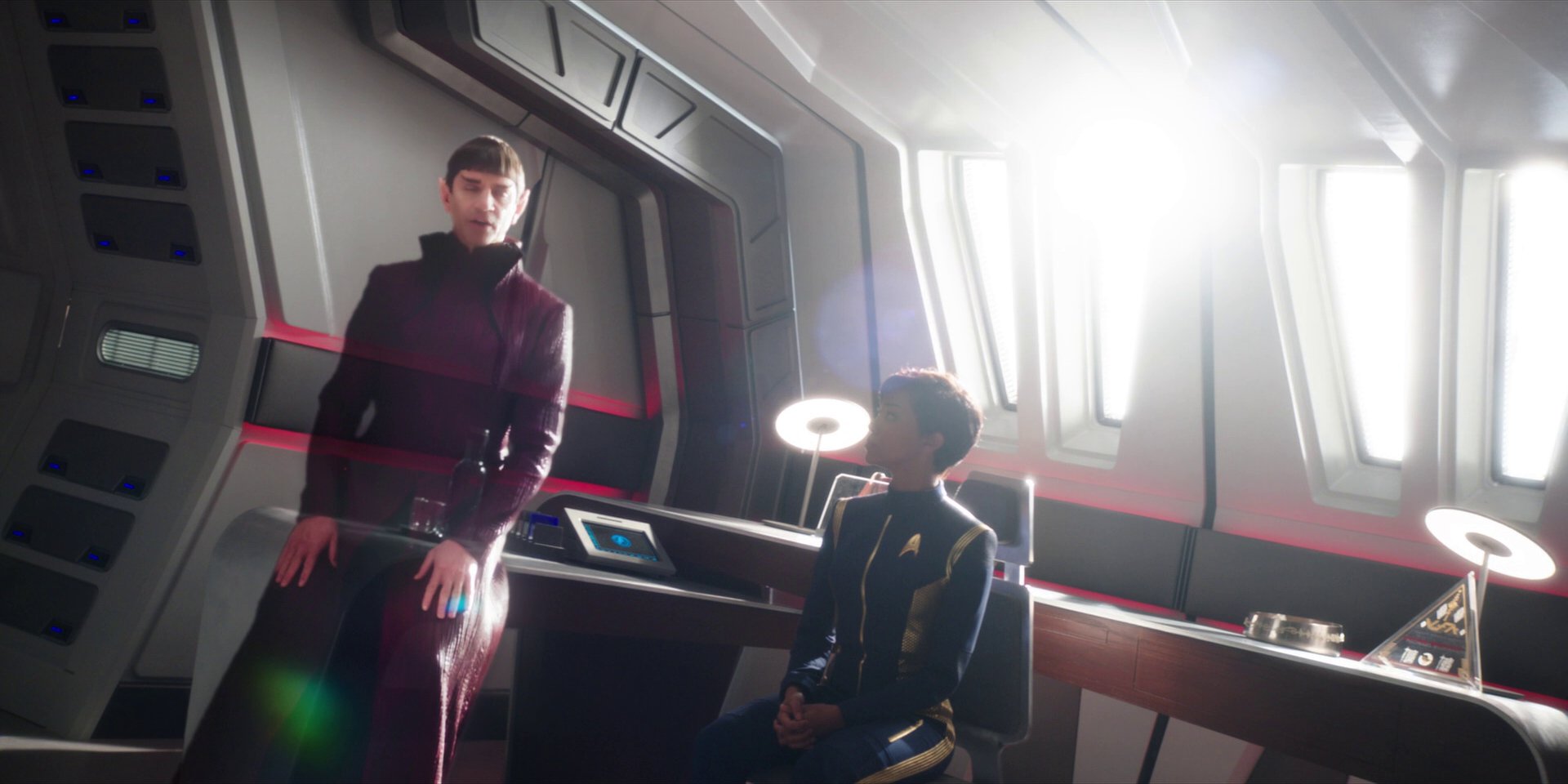 extant_StarTrekDiscovery_1x01-AVulcanHello_3746.jpg