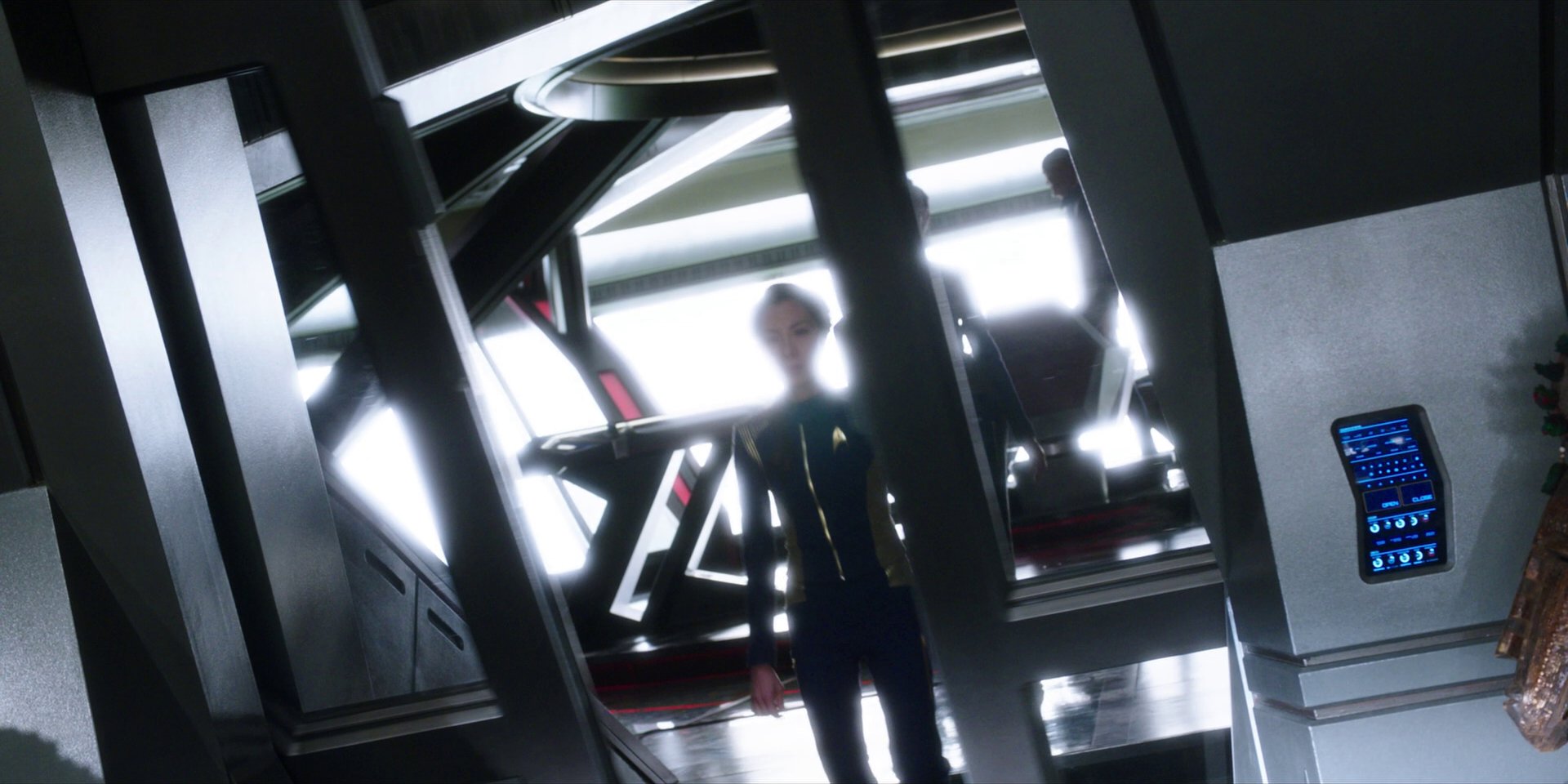 extant_StarTrekDiscovery_1x01-AVulcanHello_4067.jpg