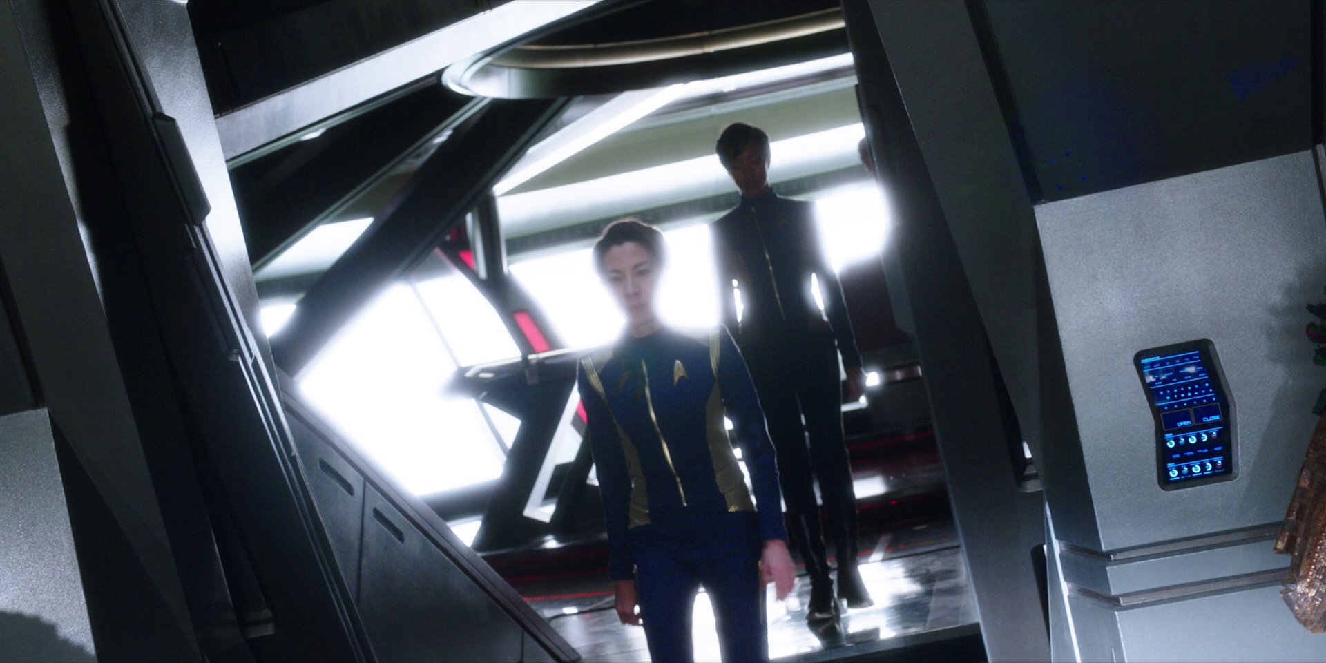 extant_StarTrekDiscovery_1x01-AVulcanHello_4068.jpg