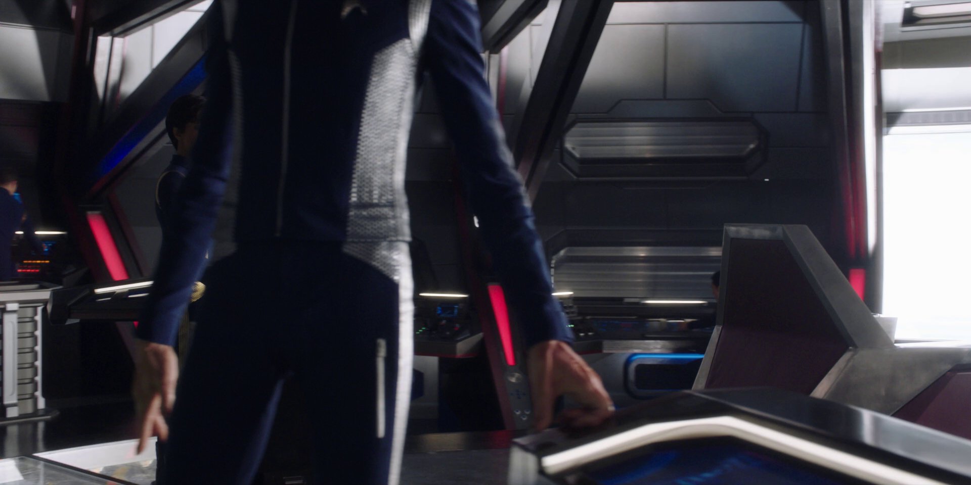 extant_StarTrekDiscovery_1x01-AVulcanHello_4241.jpg