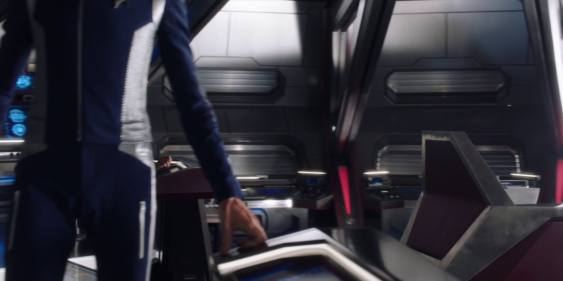 extant_StarTrekDiscovery_1x01-AVulcanHello_4242.jpg