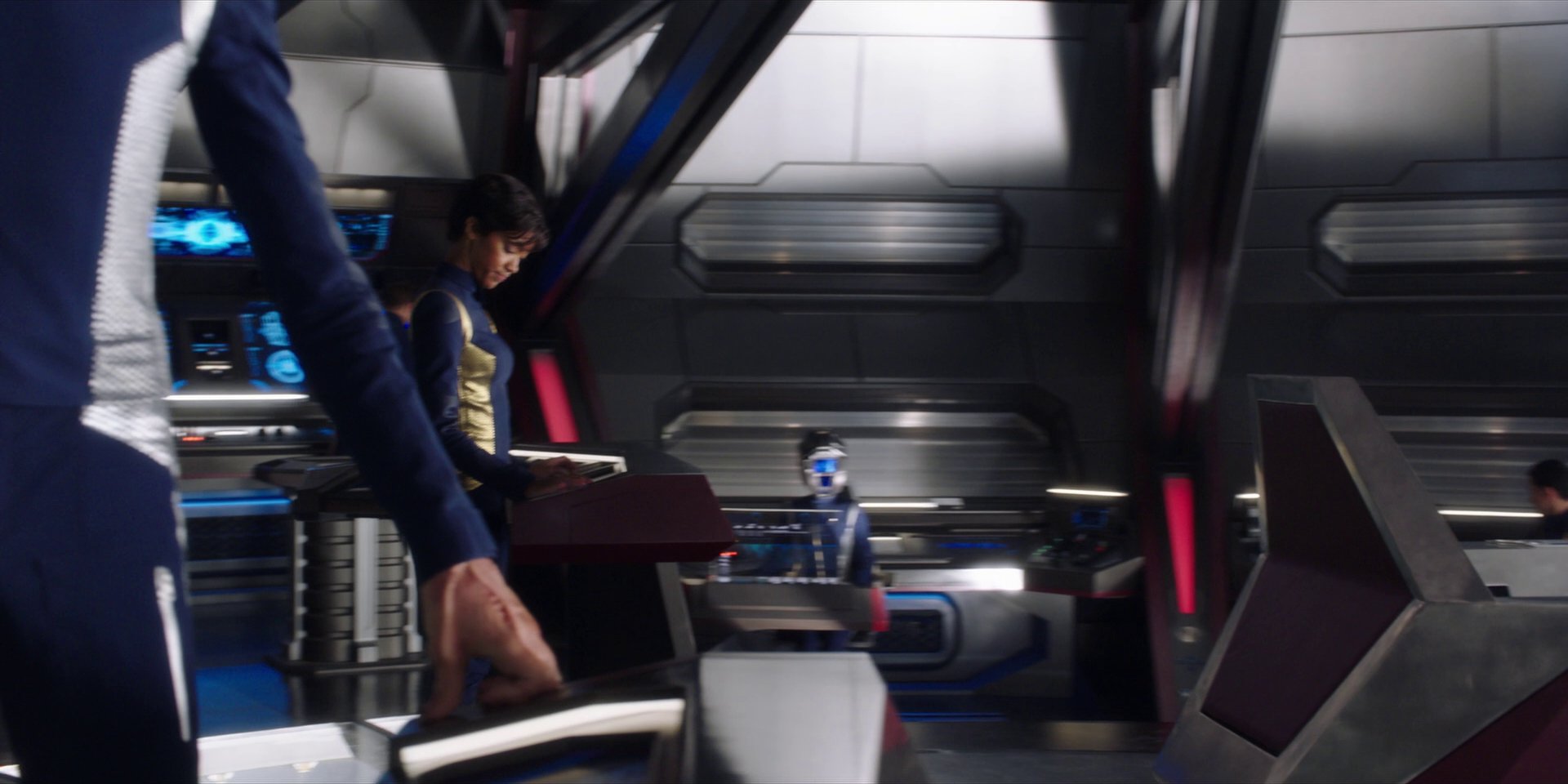extant_StarTrekDiscovery_1x01-AVulcanHello_4243.jpg
