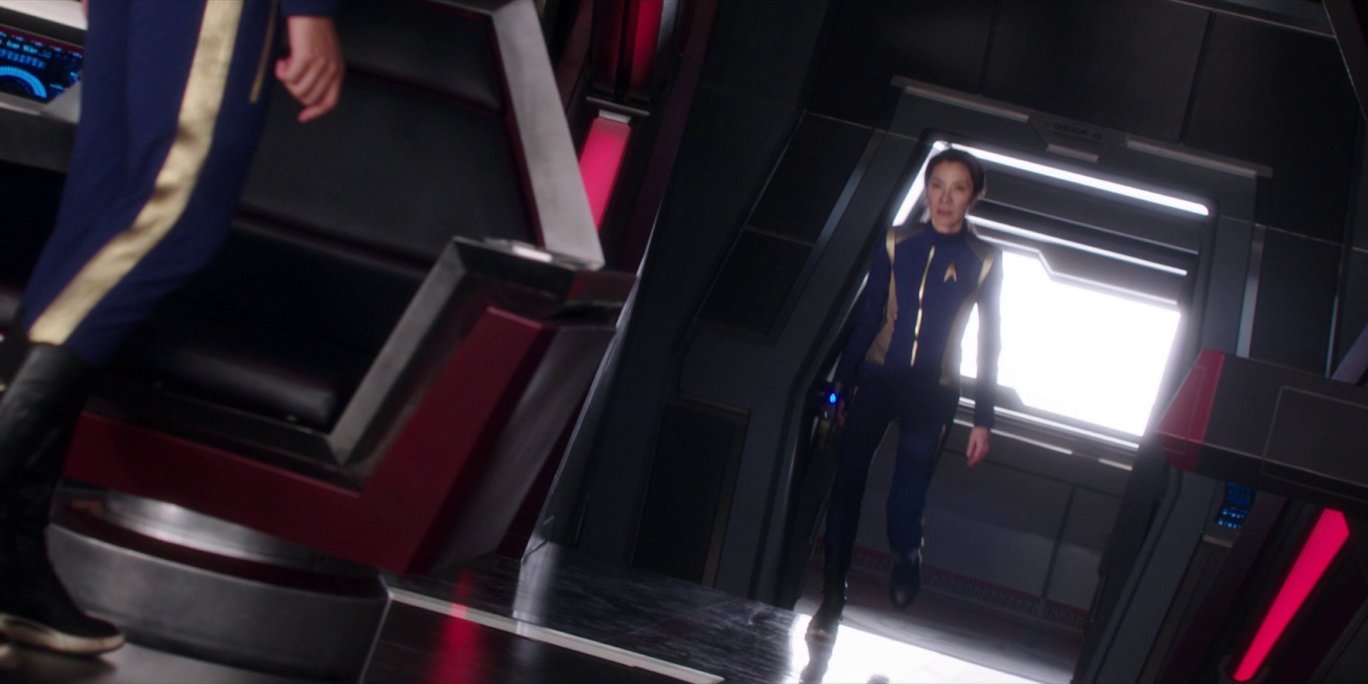 extant_StarTrekDiscovery_1x01-AVulcanHello_4323.jpg