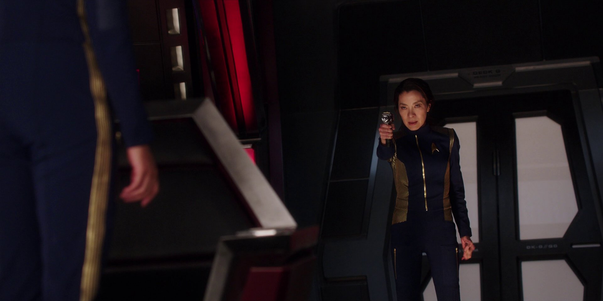 extant_StarTrekDiscovery_1x01-AVulcanHello_4354.jpg