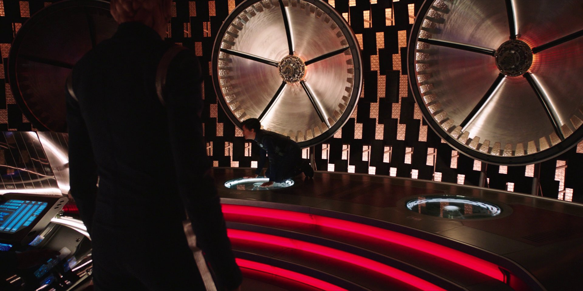 extant_StarTrekDiscovery_1x02-BattleAtTheBinaryStars_3781.jpg
