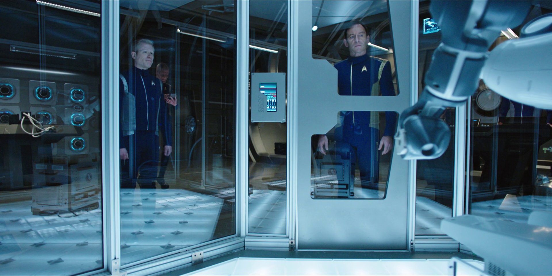 extant_StarTrekDiscovery_1x04-TheButchersKnifeCaresNotForTheLambsCry_1914.jpg