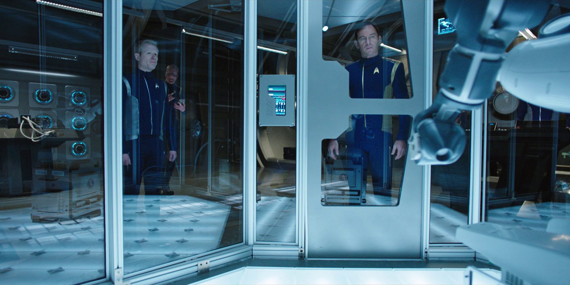 extant_StarTrekDiscovery_1x04-TheButchersKnifeCaresNotForTheLambsCry_1915.jpg