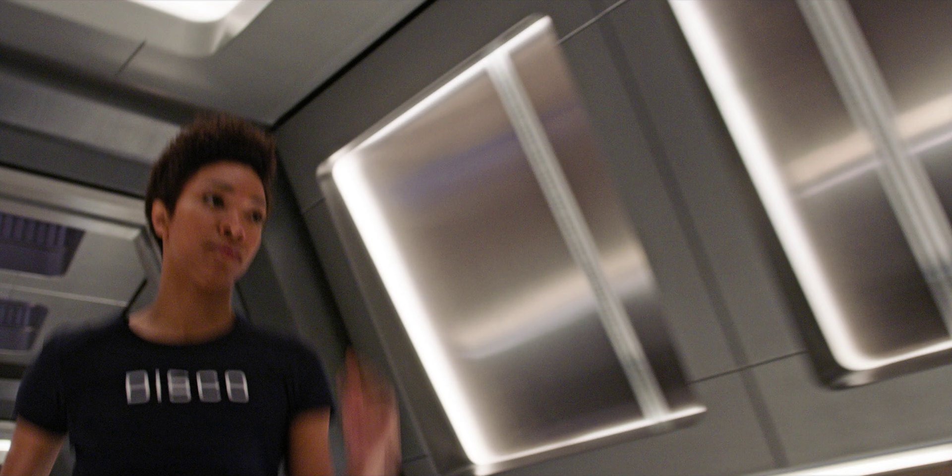 extant_StarTrekDiscovery_1x07-MagicToMakeTheSanestManGoMad_0376.jpg