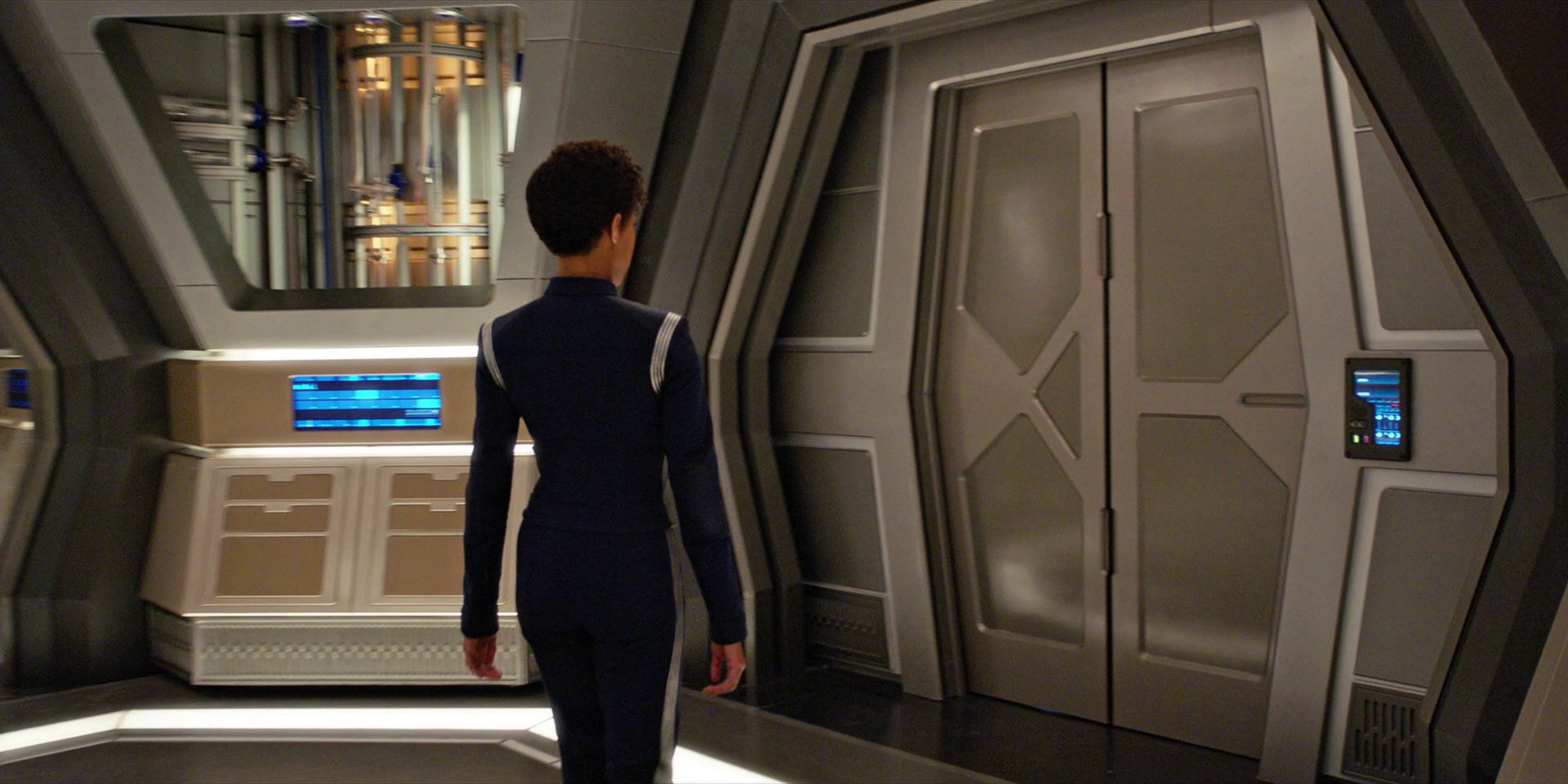 extant_StarTrekDiscovery_1x07-MagicToMakeTheSanestManGoMad_0396.jpg