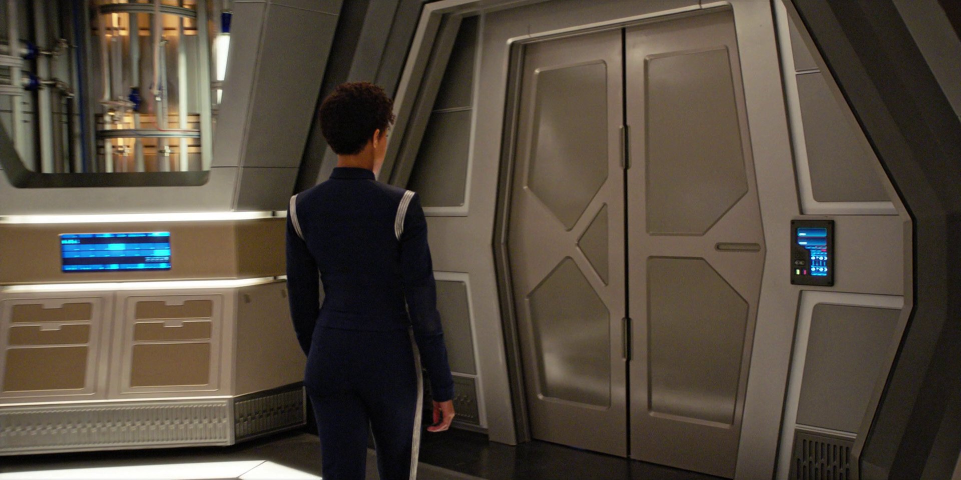extant_StarTrekDiscovery_1x07-MagicToMakeTheSanestManGoMad_0397.jpg