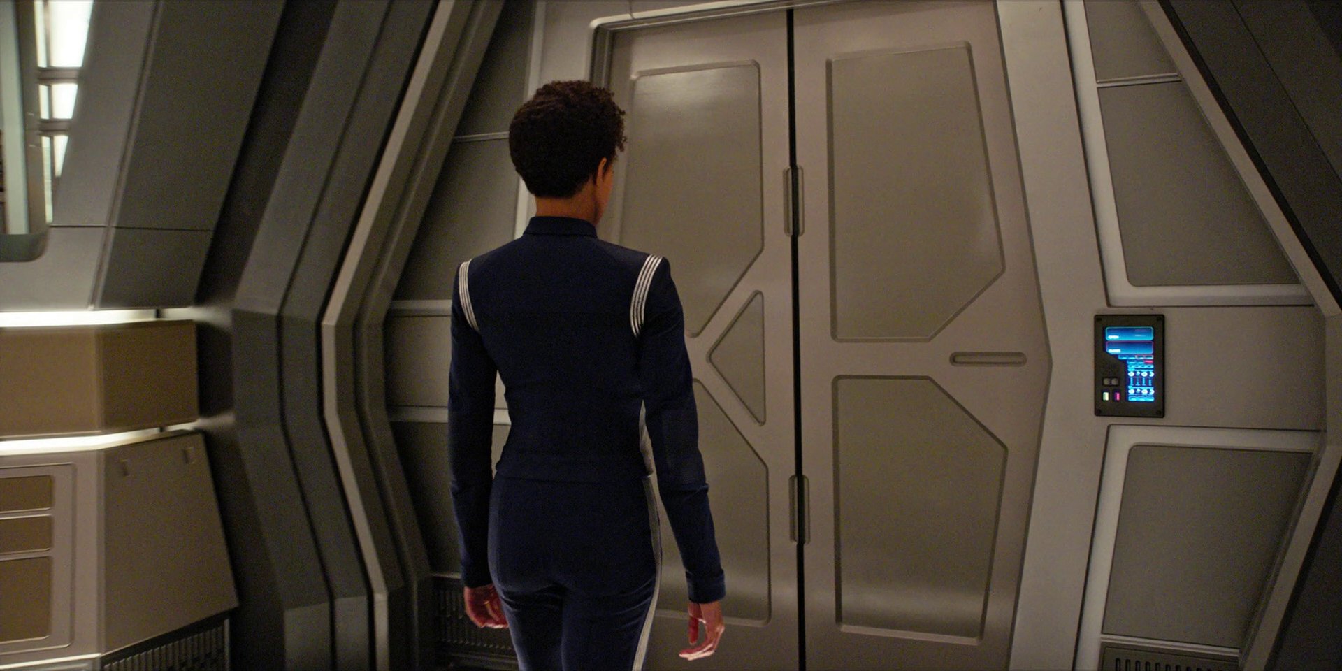extant_StarTrekDiscovery_1x07-MagicToMakeTheSanestManGoMad_0399.jpg