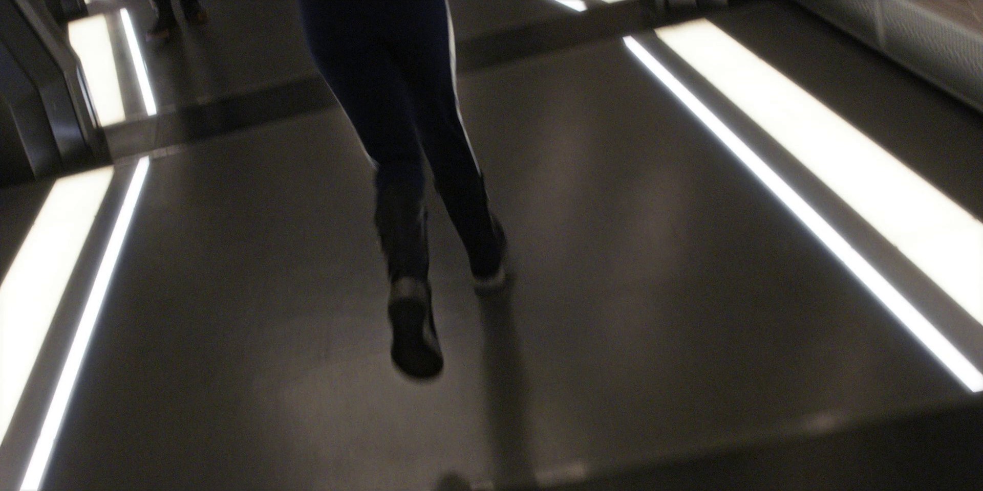 extant_StarTrekDiscovery_1x07-MagicToMakeTheSanestManGoMad_0642.jpg