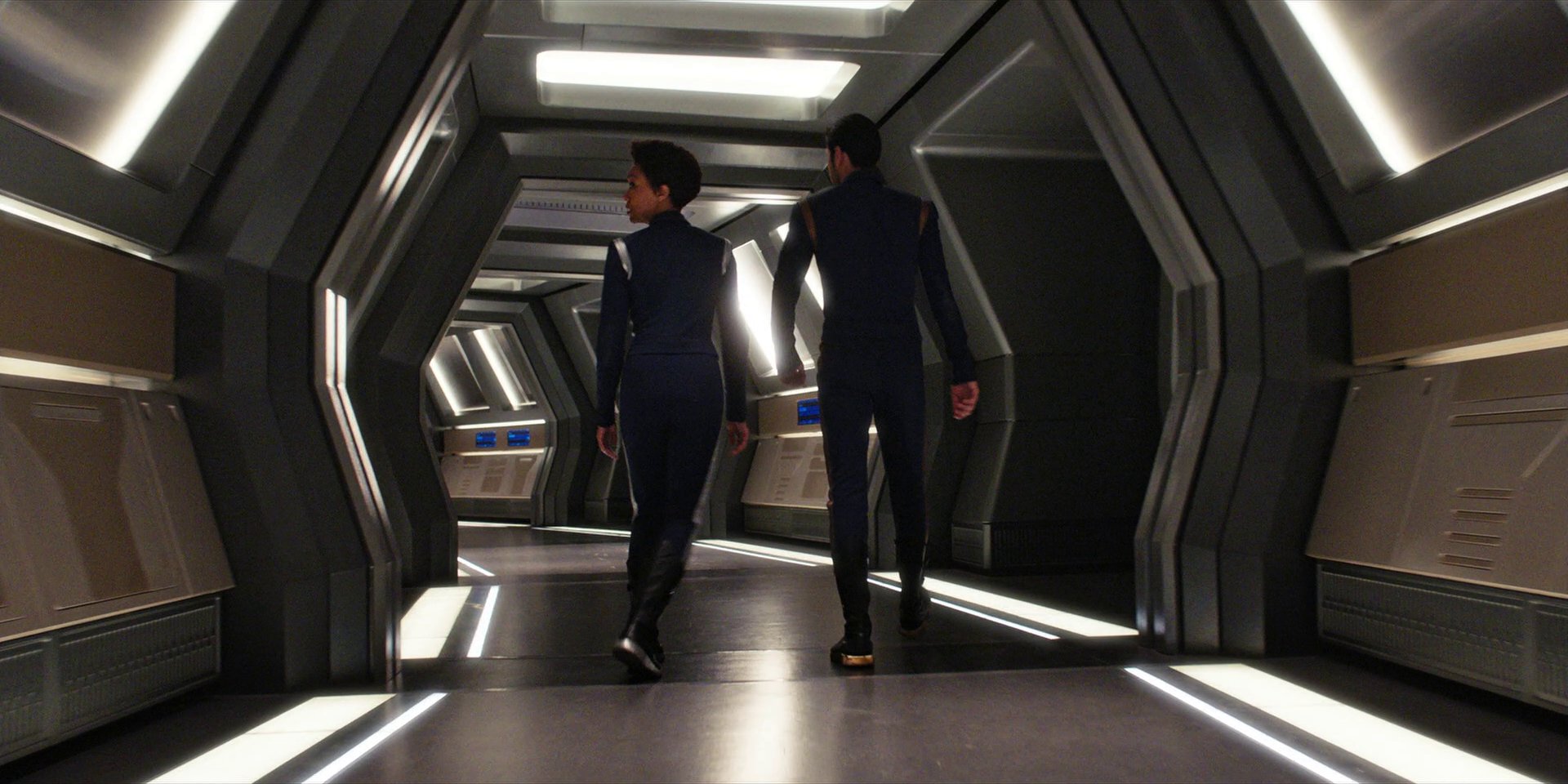 extant_StarTrekDiscovery_1x07-MagicToMakeTheSanestManGoMad_0657.jpg