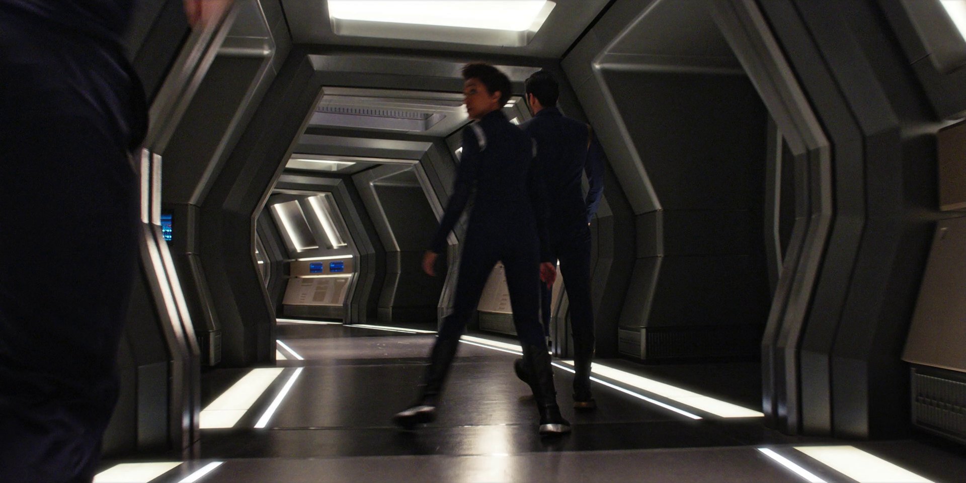 extant_StarTrekDiscovery_1x07-MagicToMakeTheSanestManGoMad_0658.jpg