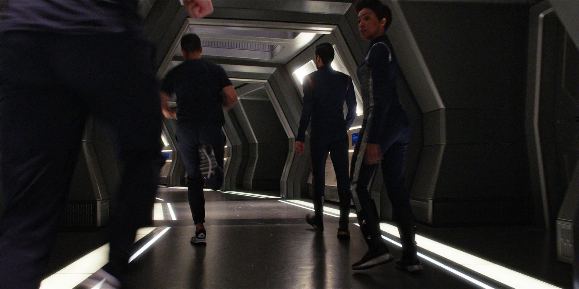extant_StarTrekDiscovery_1x07-MagicToMakeTheSanestManGoMad_0660.jpg