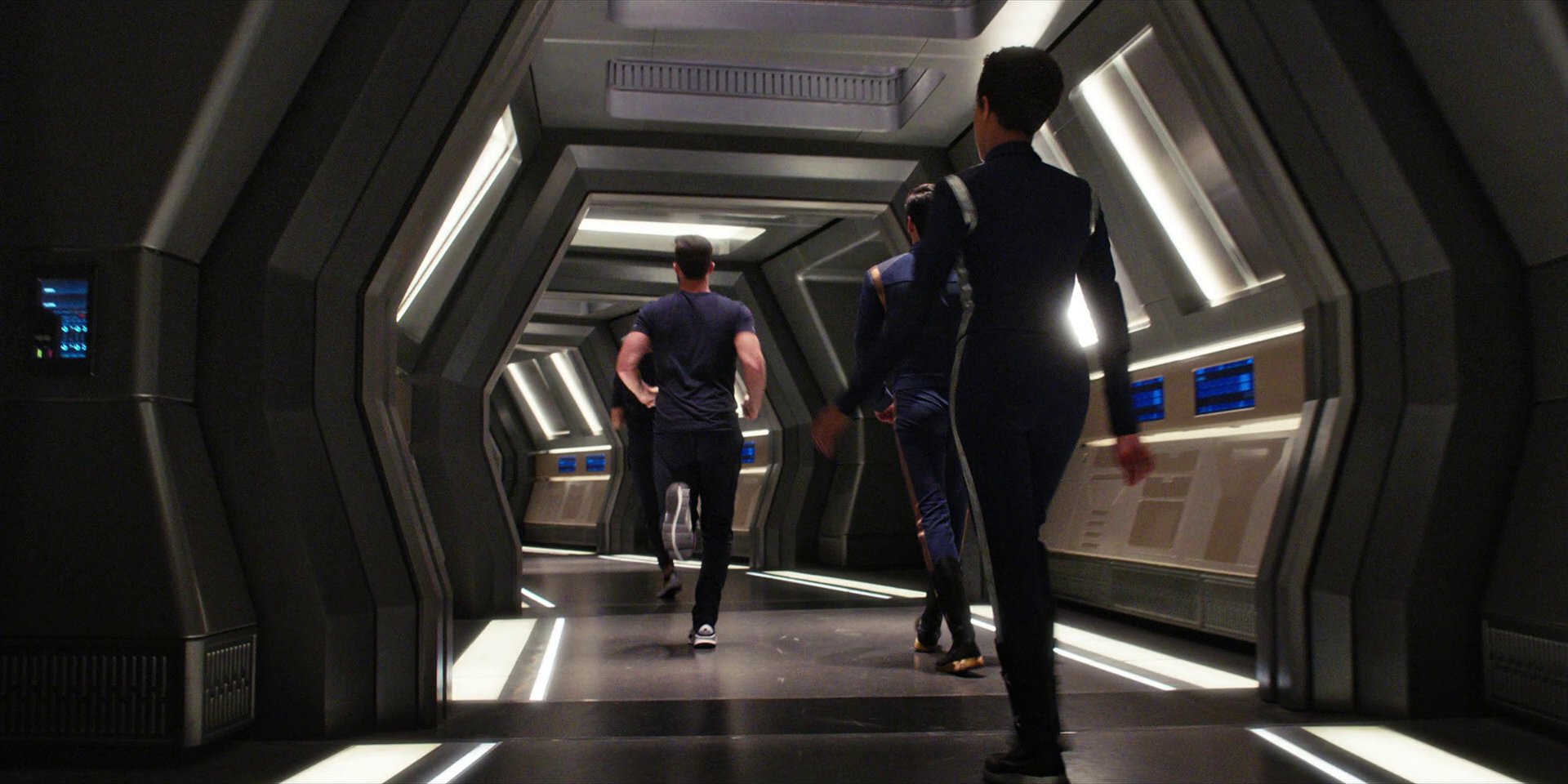extant_StarTrekDiscovery_1x07-MagicToMakeTheSanestManGoMad_0663.jpg