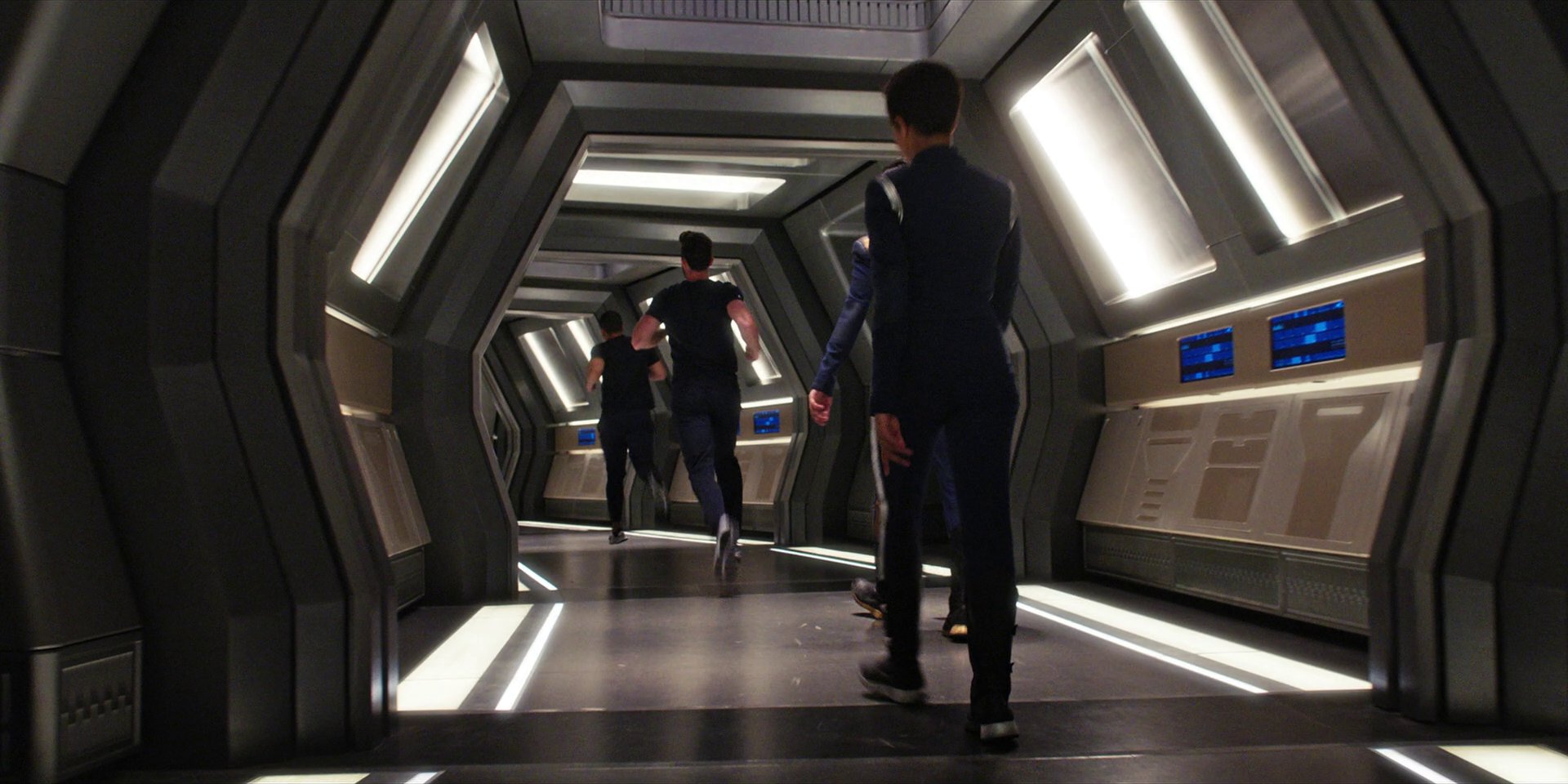 extant_StarTrekDiscovery_1x07-MagicToMakeTheSanestManGoMad_0664.jpg