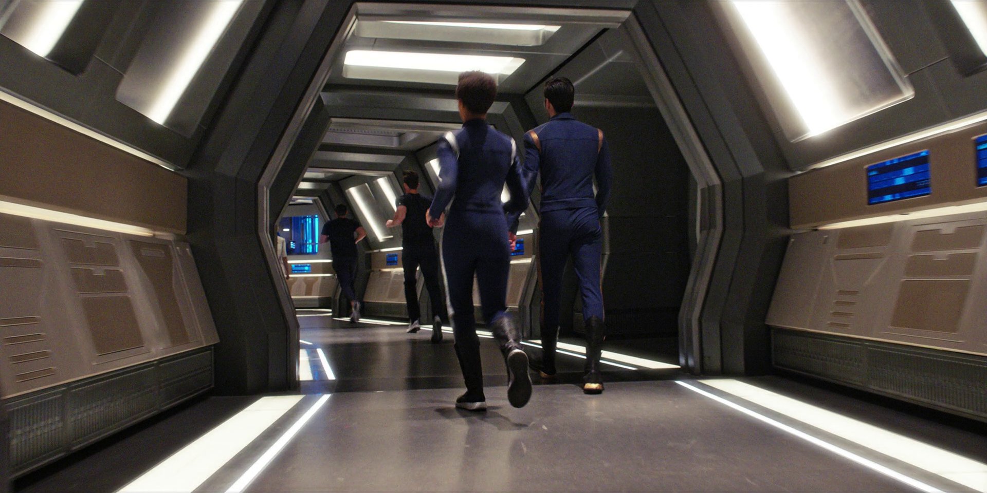 extant_StarTrekDiscovery_1x07-MagicToMakeTheSanestManGoMad_0666.jpg