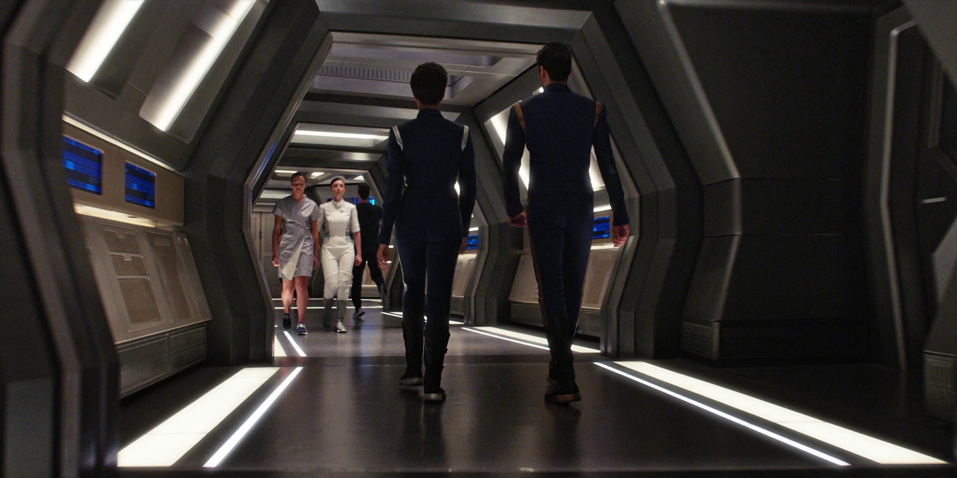 extant_StarTrekDiscovery_1x07-MagicToMakeTheSanestManGoMad_0669.jpg