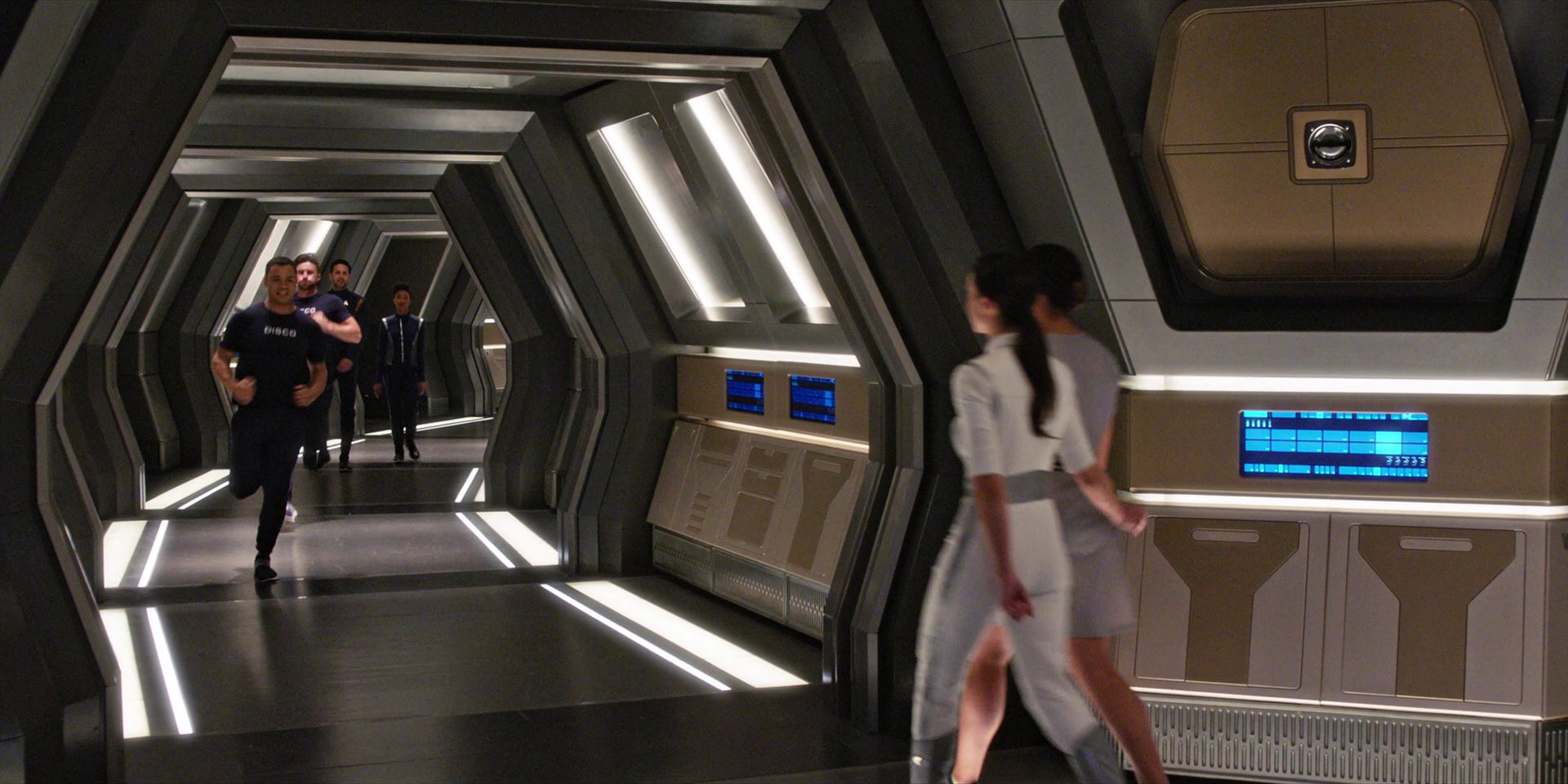 extant_StarTrekDiscovery_1x07-MagicToMakeTheSanestManGoMad_1271.jpg