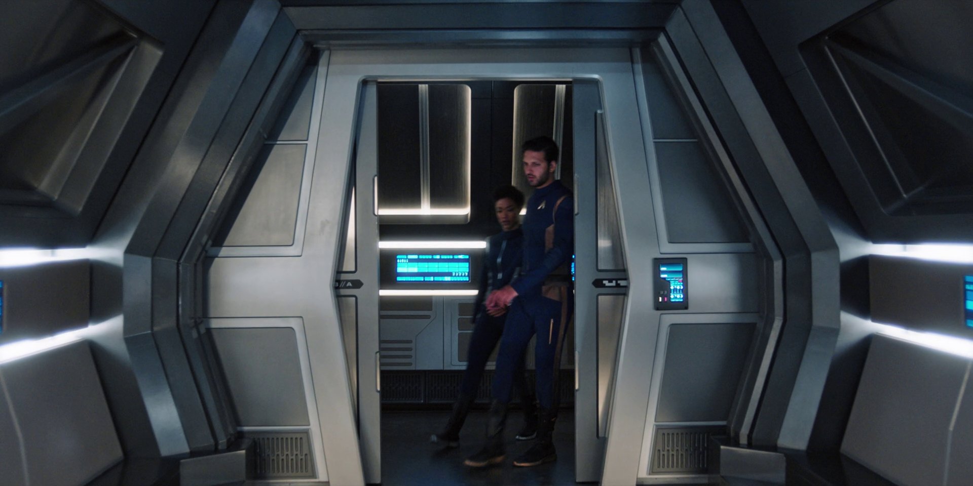 extant_StarTrekDiscovery_1x07-MagicToMakeTheSanestManGoMad_1498.jpg