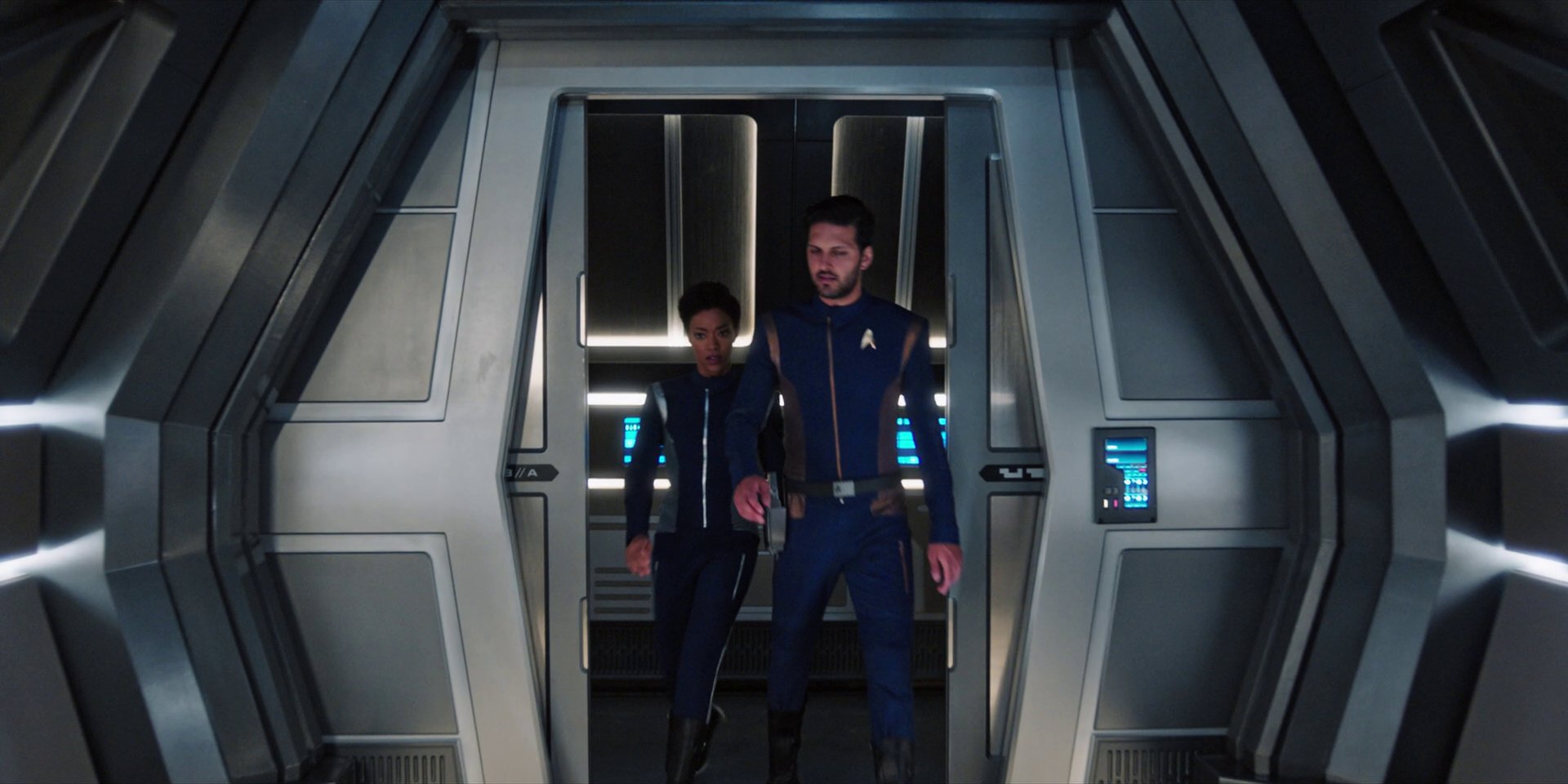 extant_StarTrekDiscovery_1x07-MagicToMakeTheSanestManGoMad_1499.jpg