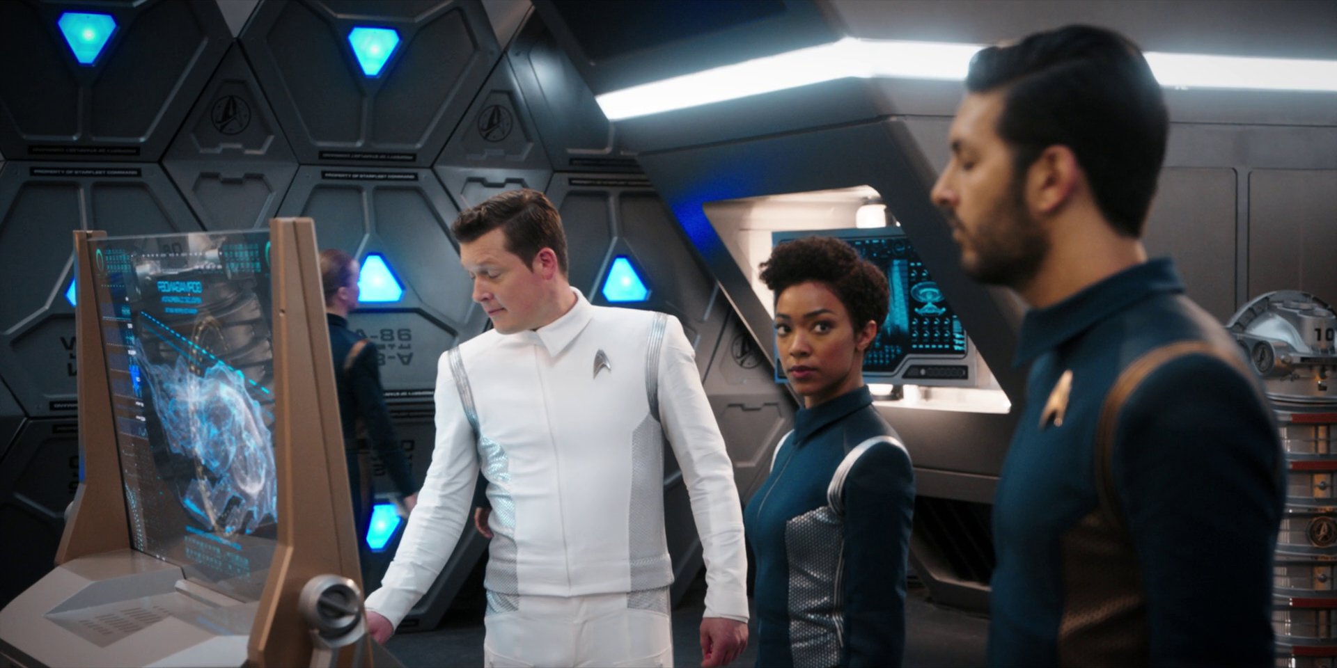 extant_StarTrekDiscovery_1x07-MagicToMakeTheSanestManGoMad_1540.jpg