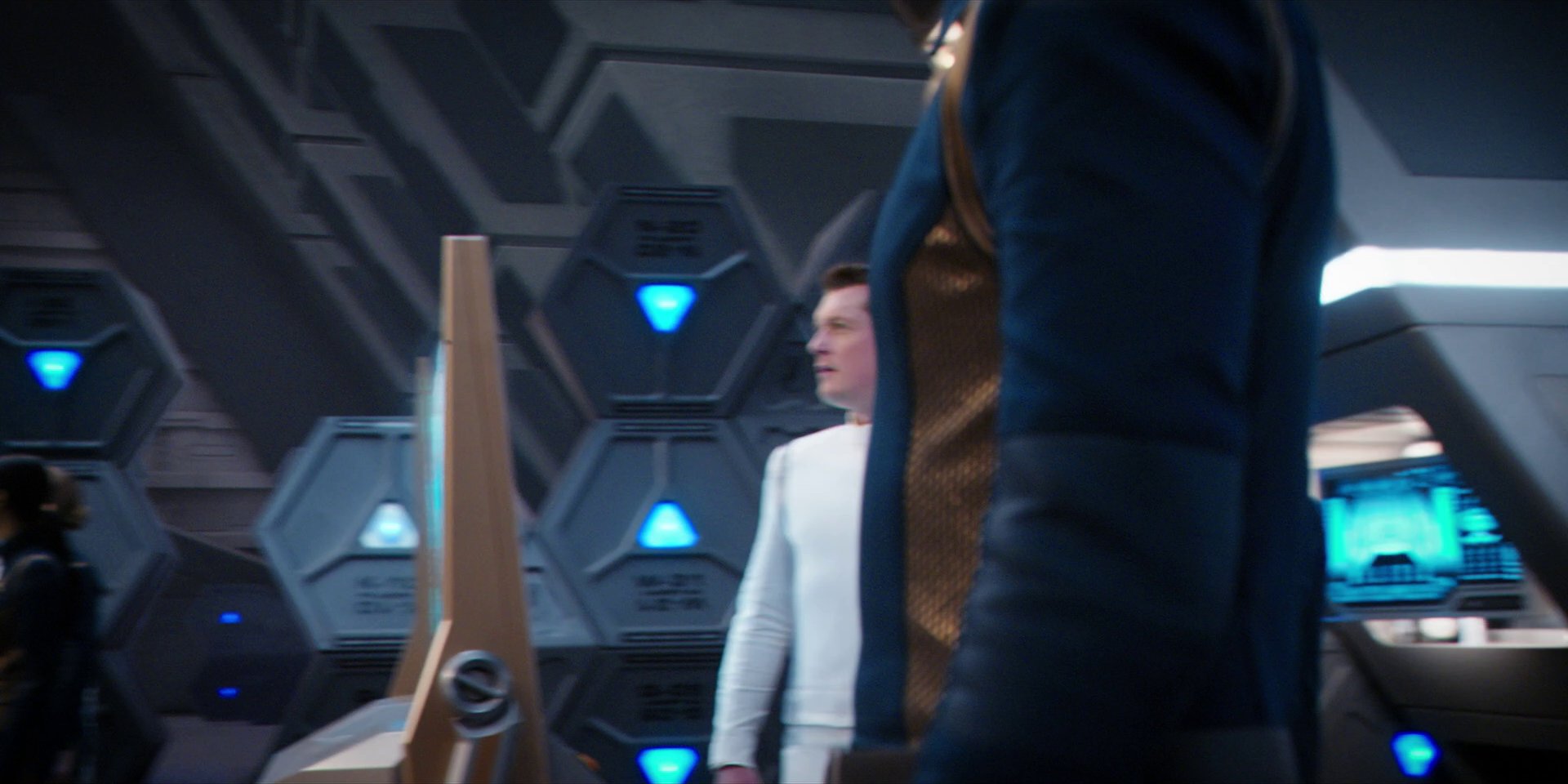 extant_StarTrekDiscovery_1x07-MagicToMakeTheSanestManGoMad_1555.jpg