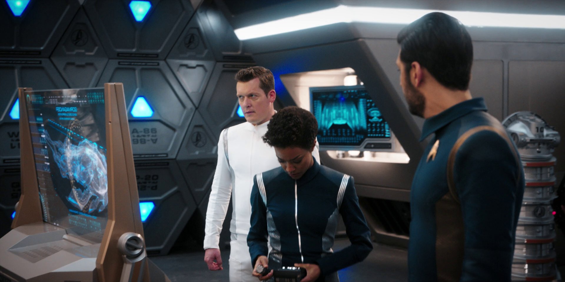 extant_StarTrekDiscovery_1x07-MagicToMakeTheSanestManGoMad_1582.jpg
