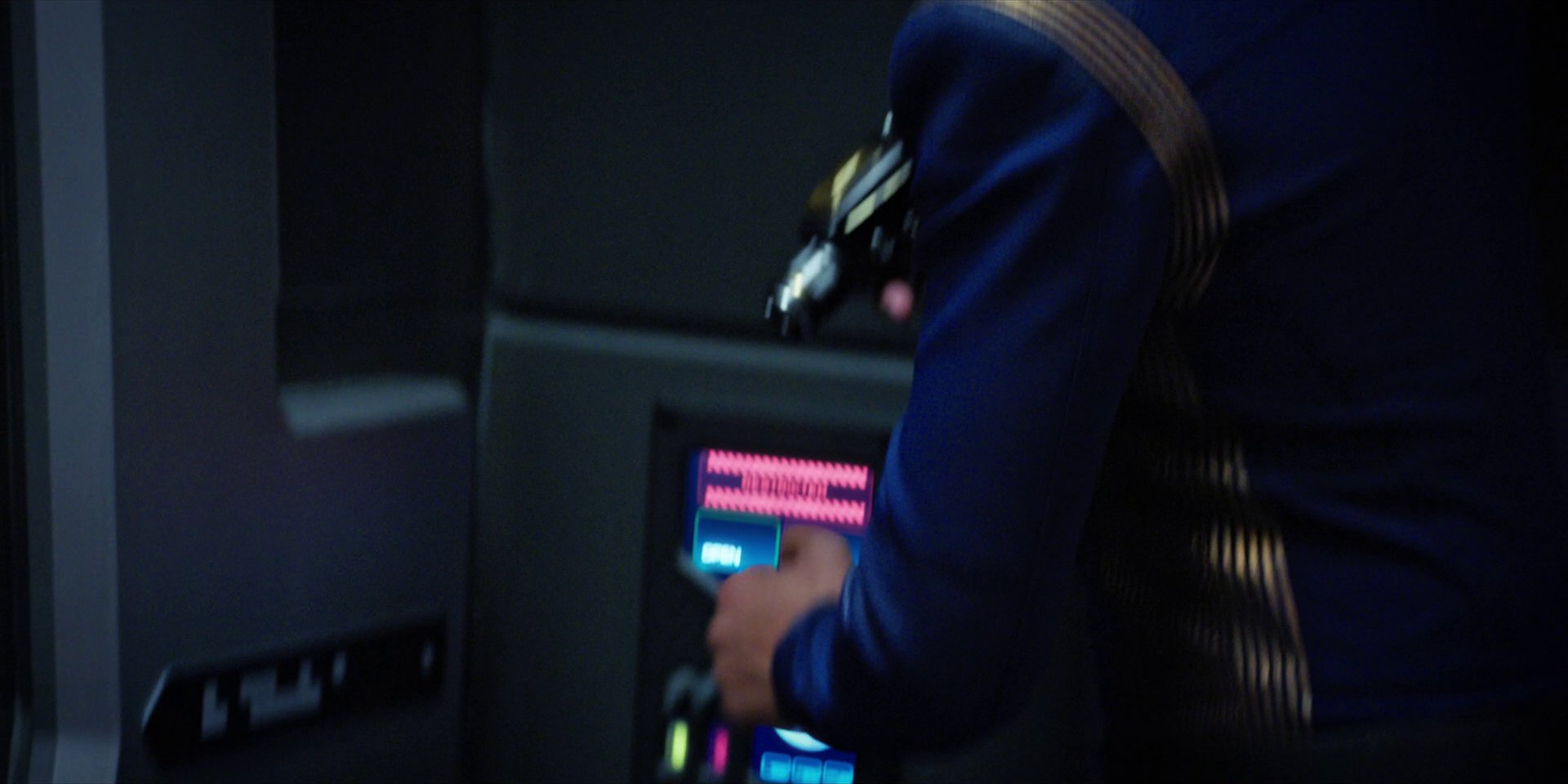 extant_StarTrekDiscovery_1x07-MagicToMakeTheSanestManGoMad_1663.jpg