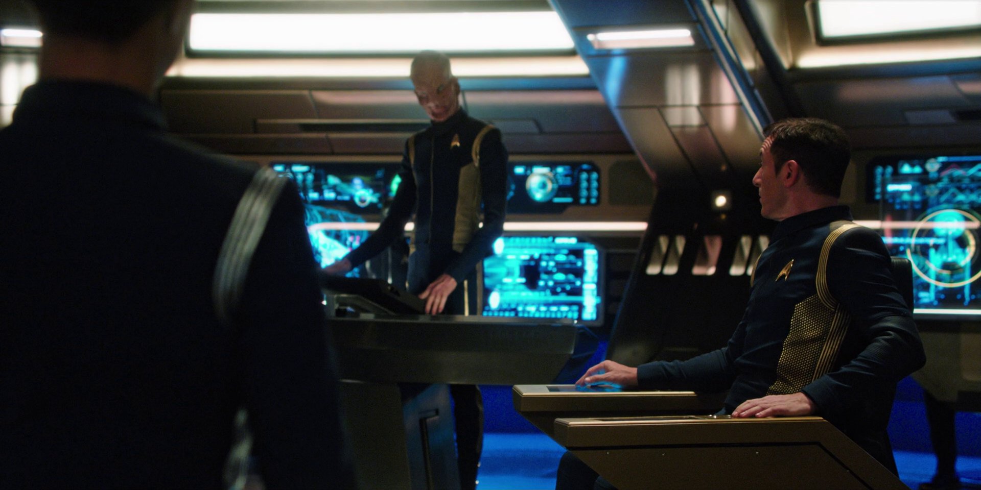 extant_StarTrekDiscovery_1x07-MagicToMakeTheSanestManGoMad_1943.jpg