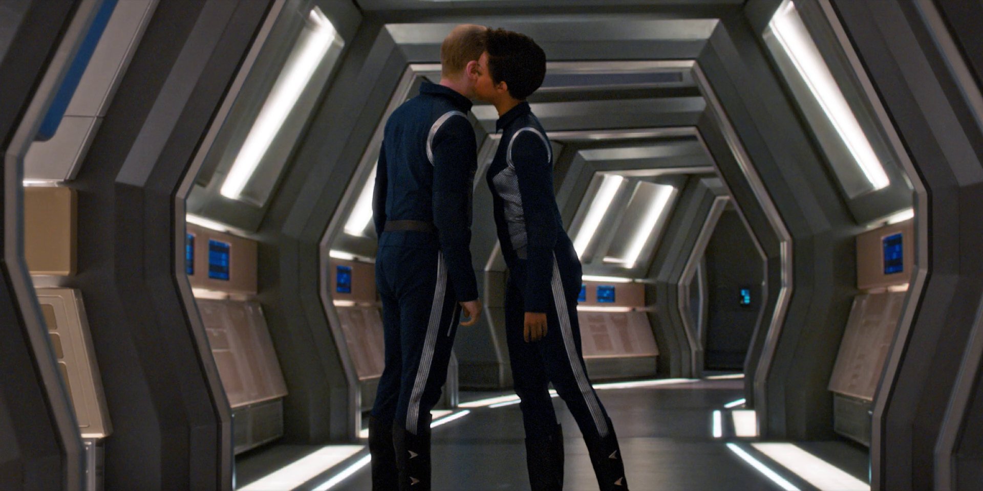 extant_StarTrekDiscovery_1x07-MagicToMakeTheSanestManGoMad_2293.jpg