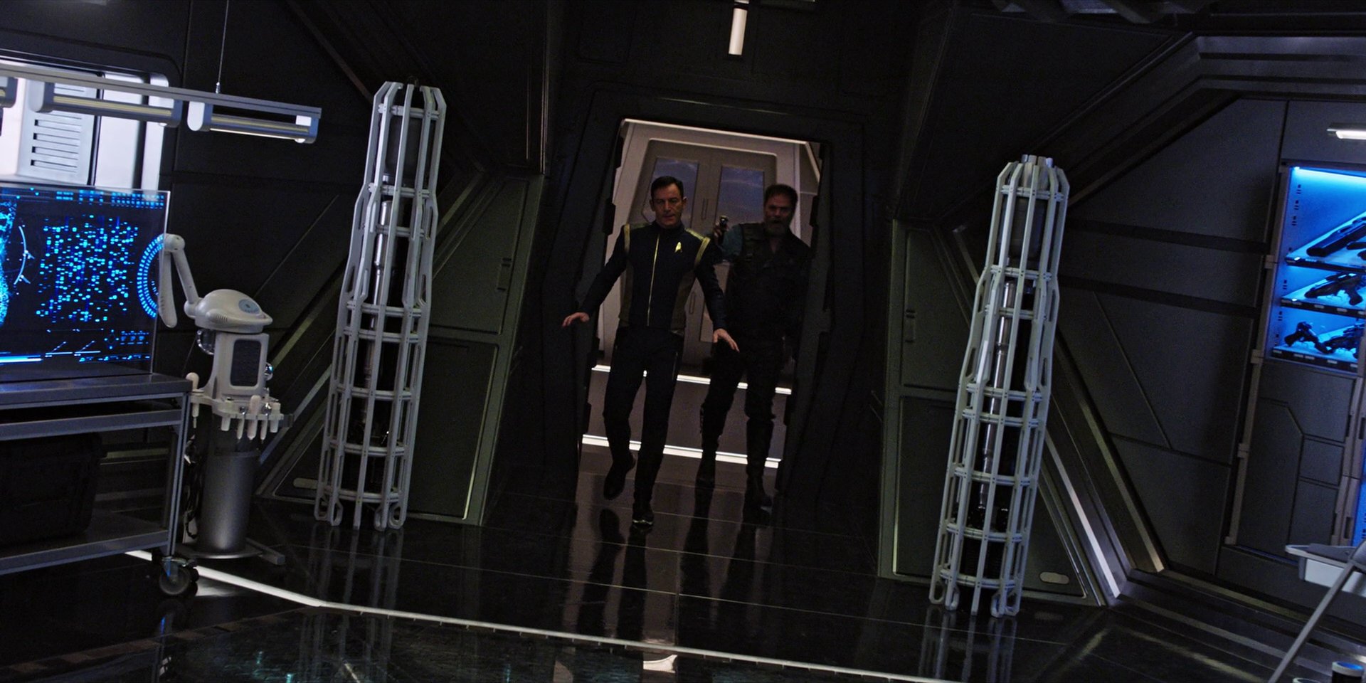 extant_StarTrekDiscovery_1x07-MagicToMakeTheSanestManGoMad_2341.jpg