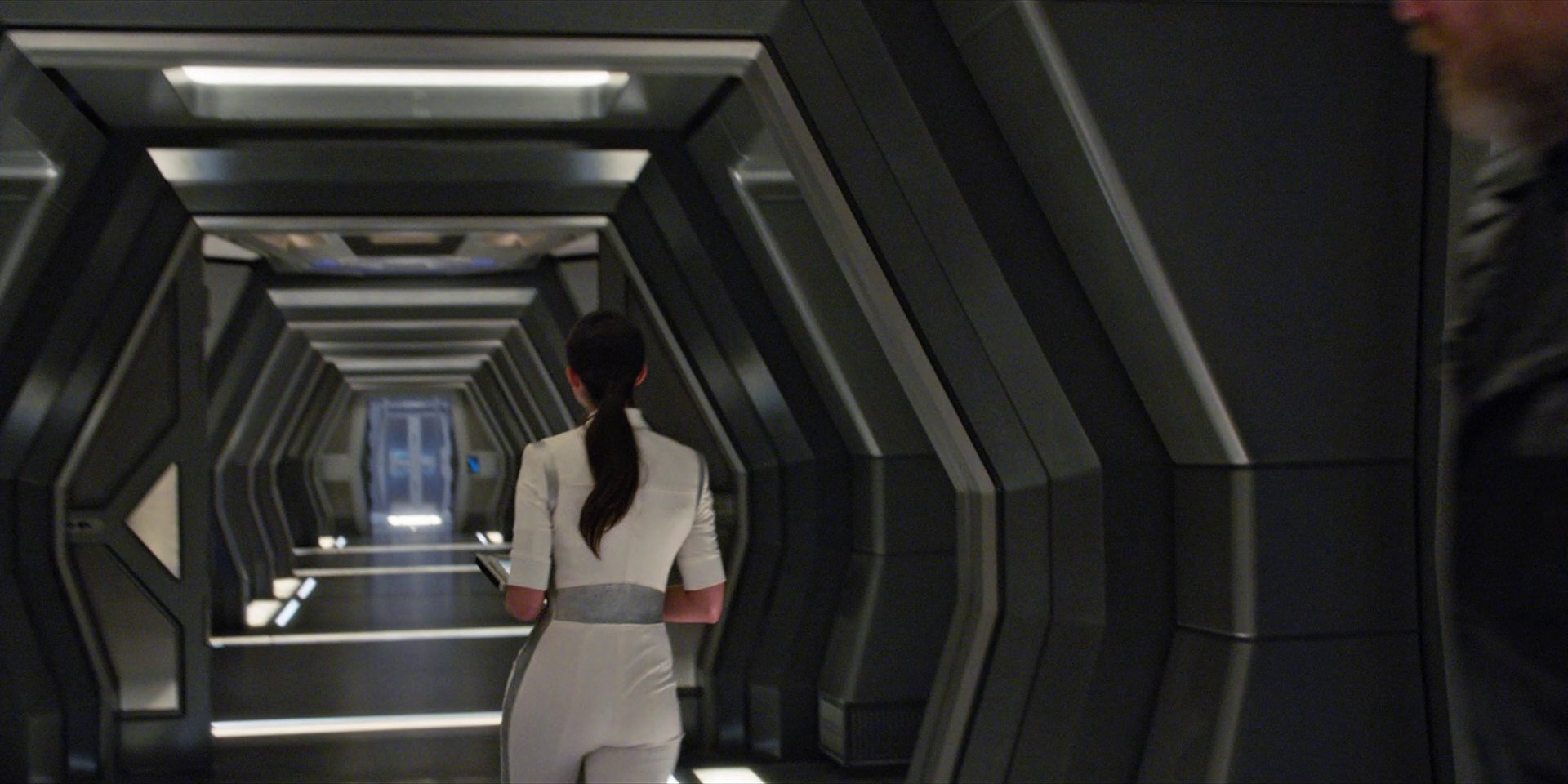 extant_StarTrekDiscovery_1x07-MagicToMakeTheSanestManGoMad_3228.jpg