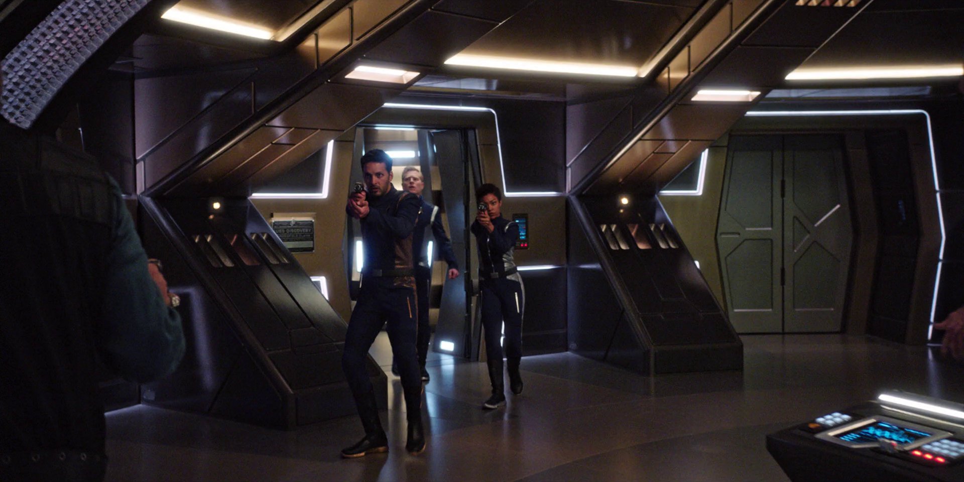 extant_StarTrekDiscovery_1x07-MagicToMakeTheSanestManGoMad_3495.jpg